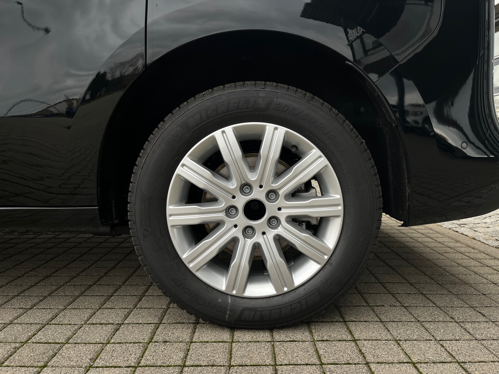 Mercedes-Benz EQT 200