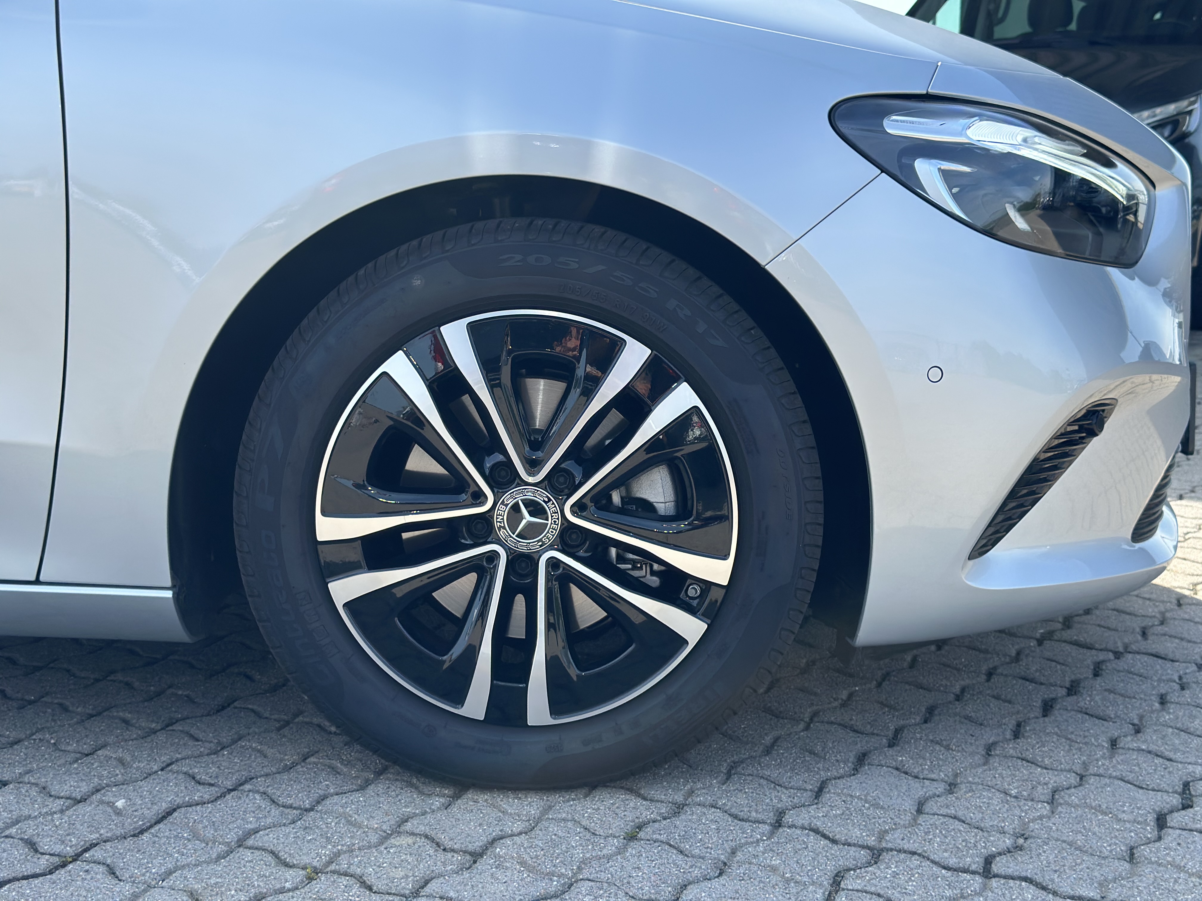 Mercedes-Benz B 180 d