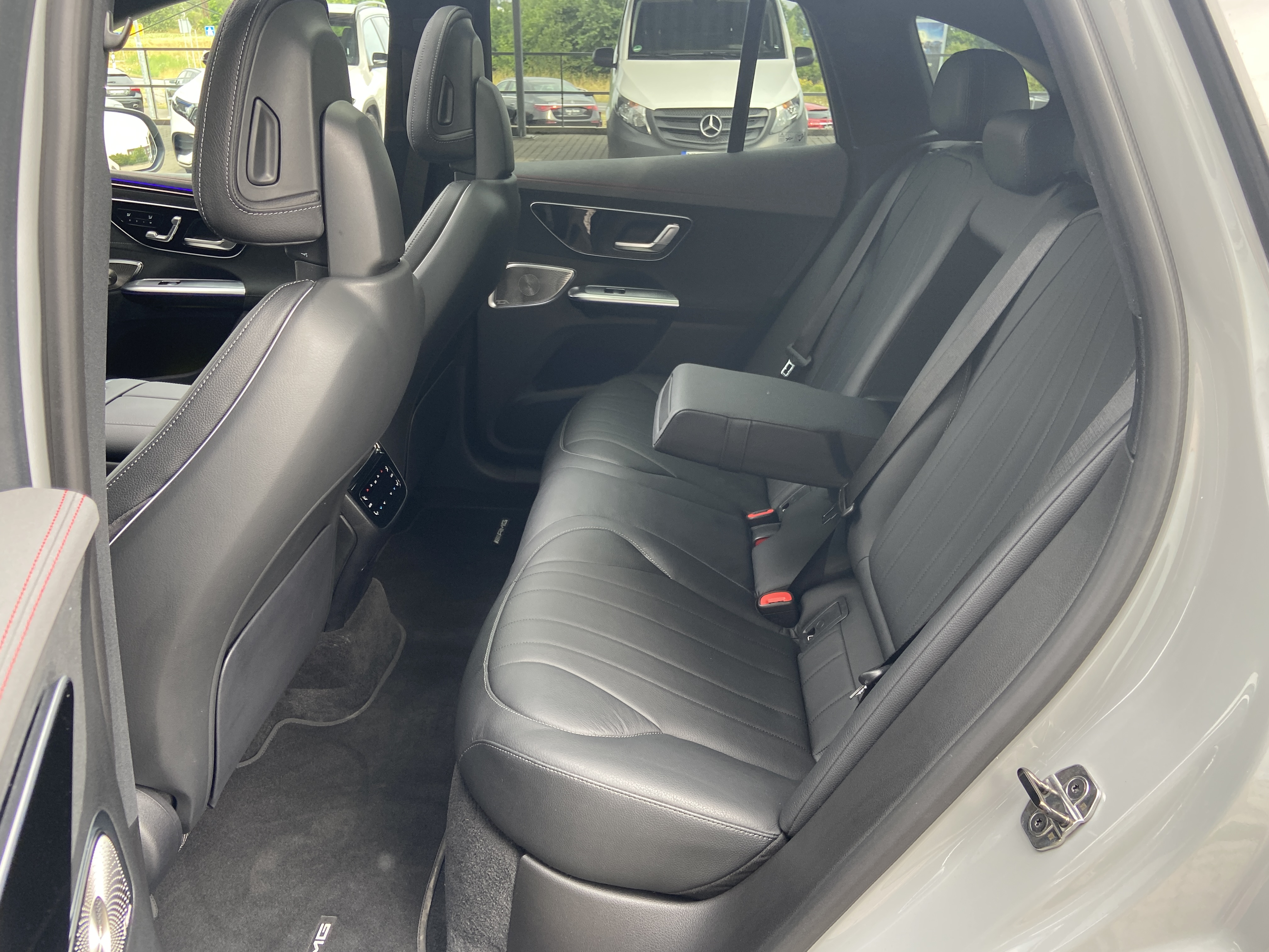 Mercedes-Benz EQE 300 SUV