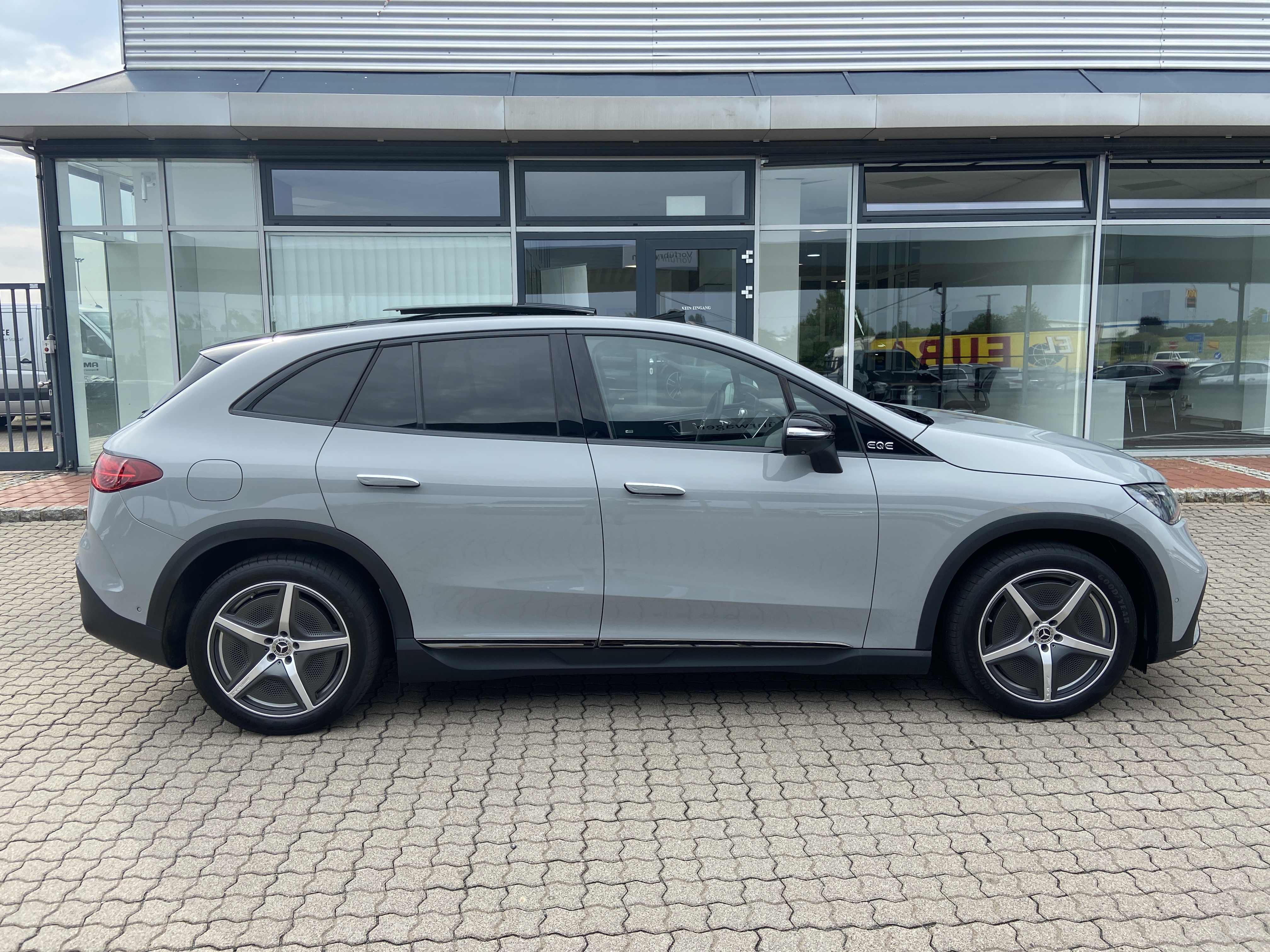 Mercedes-Benz EQE 300 SUV