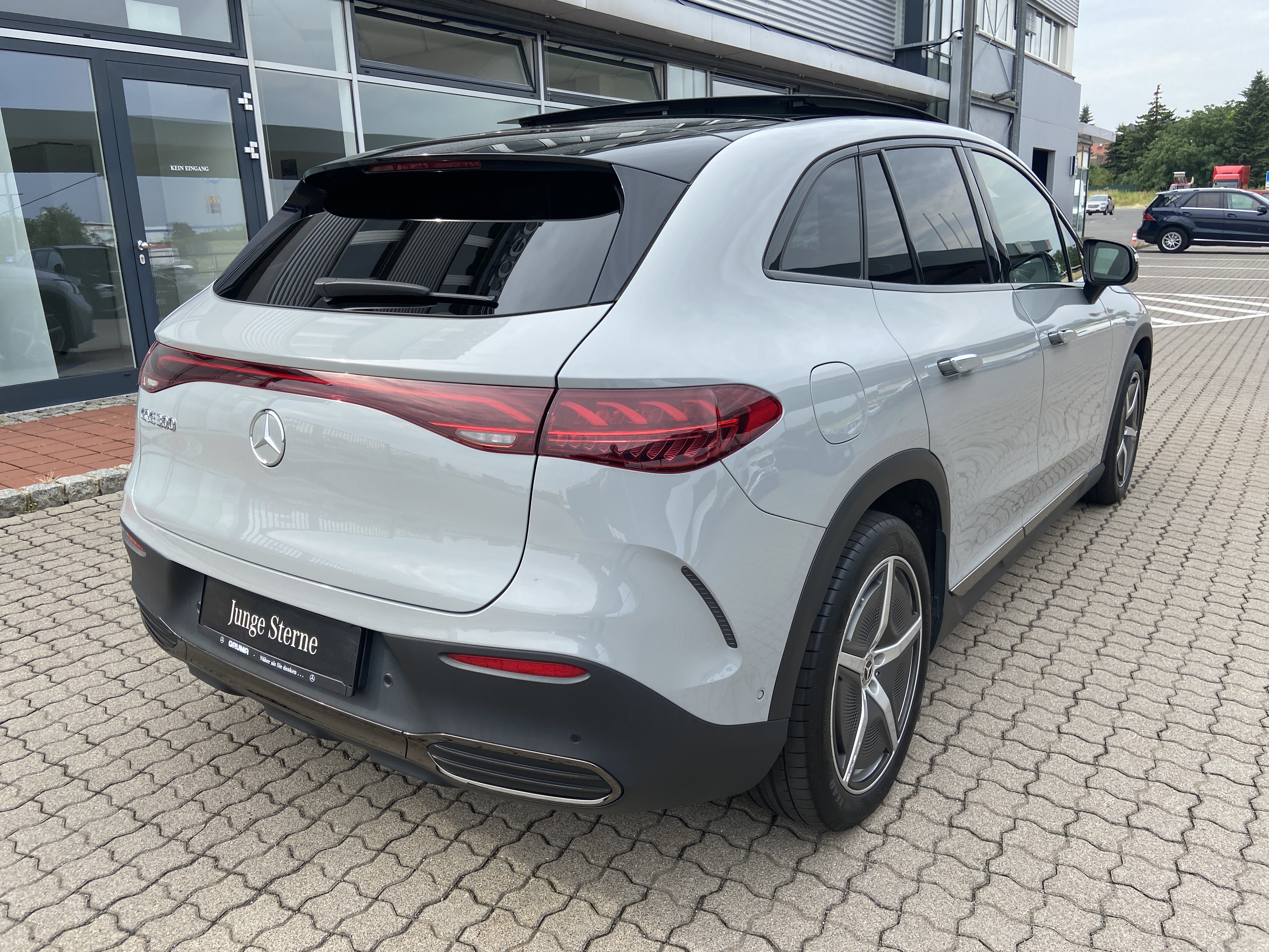 Mercedes-Benz EQE 300 SUV