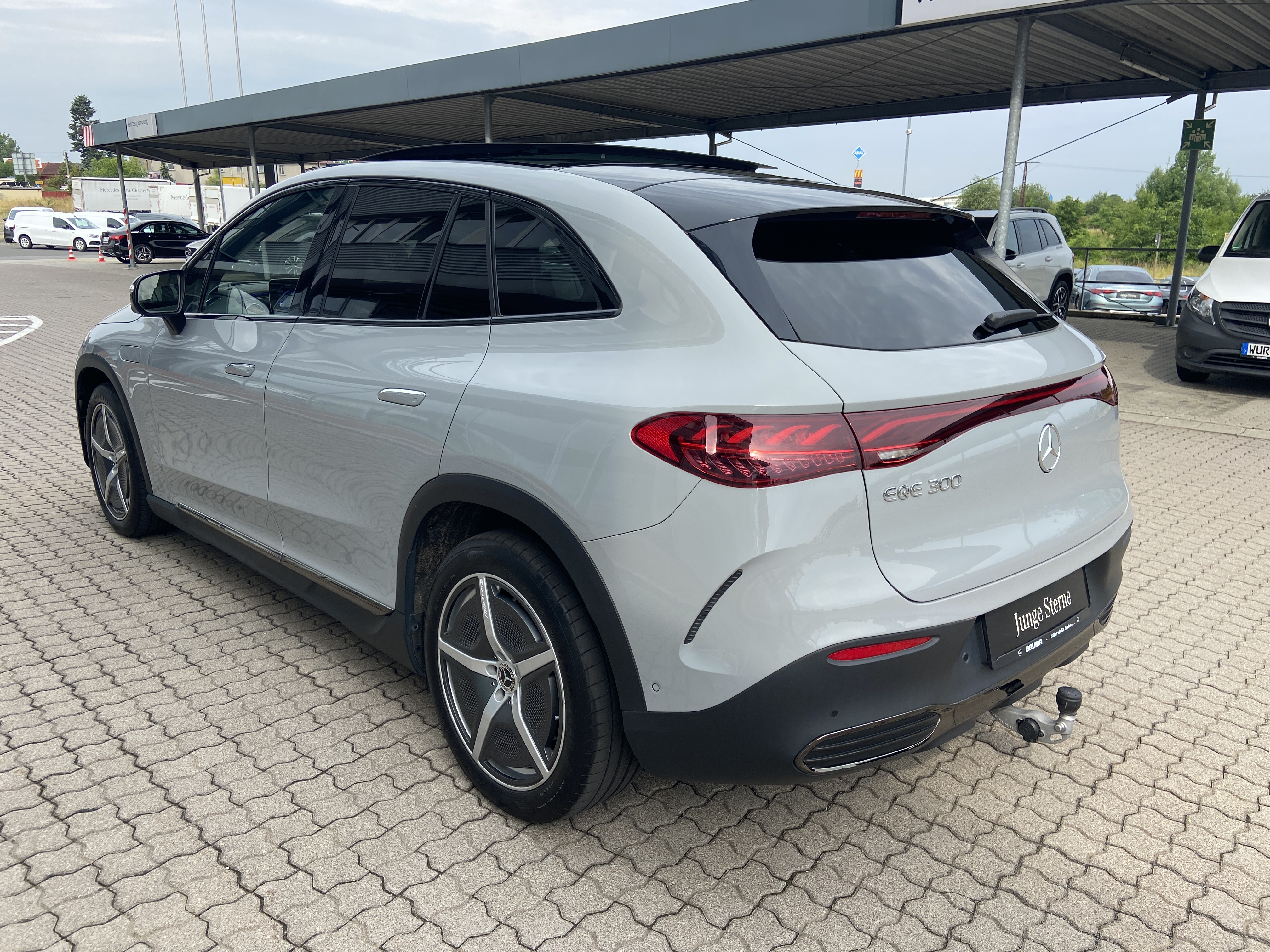 Mercedes-Benz EQE 300 SUV