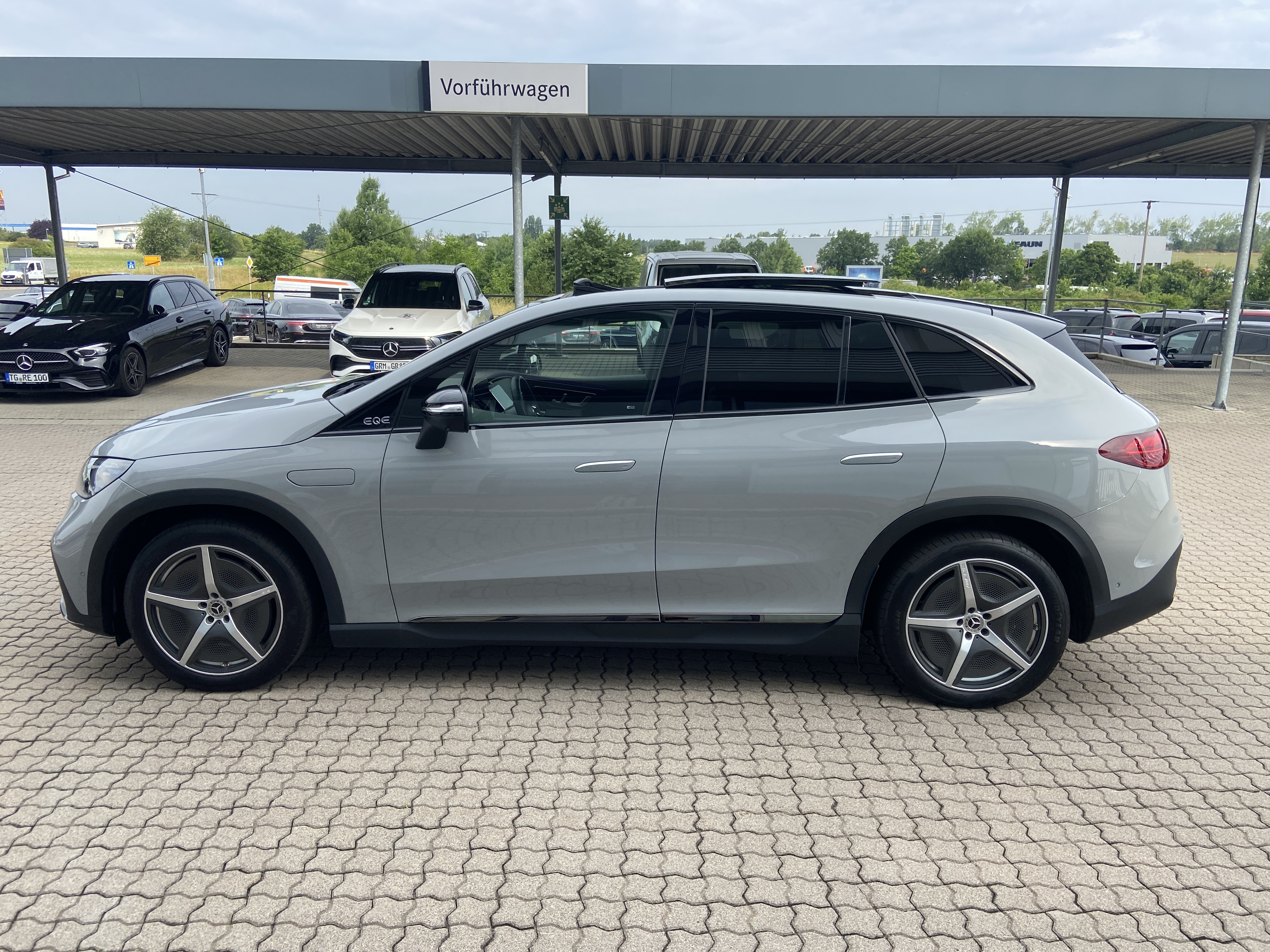 Mercedes-Benz EQE 300 SUV