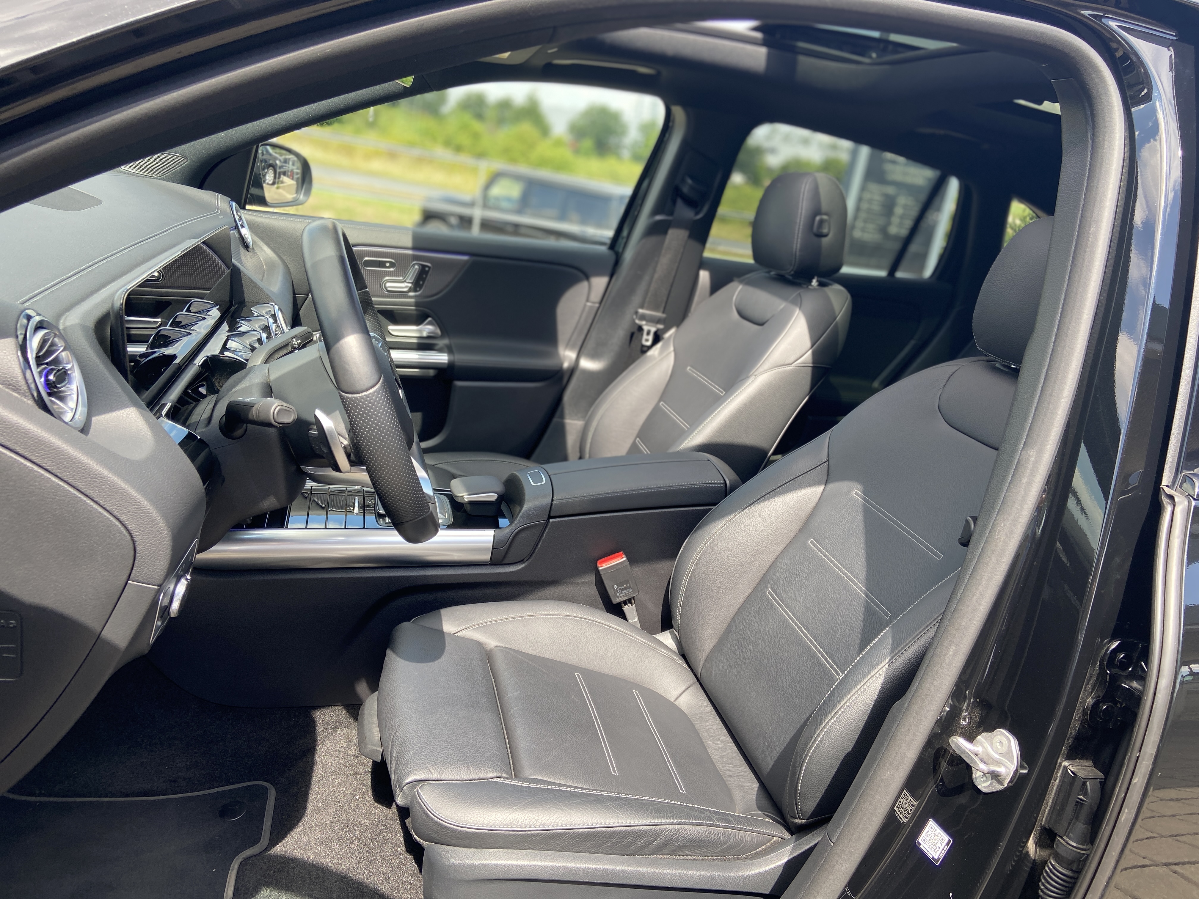 Mercedes-Benz EQA 300 4M