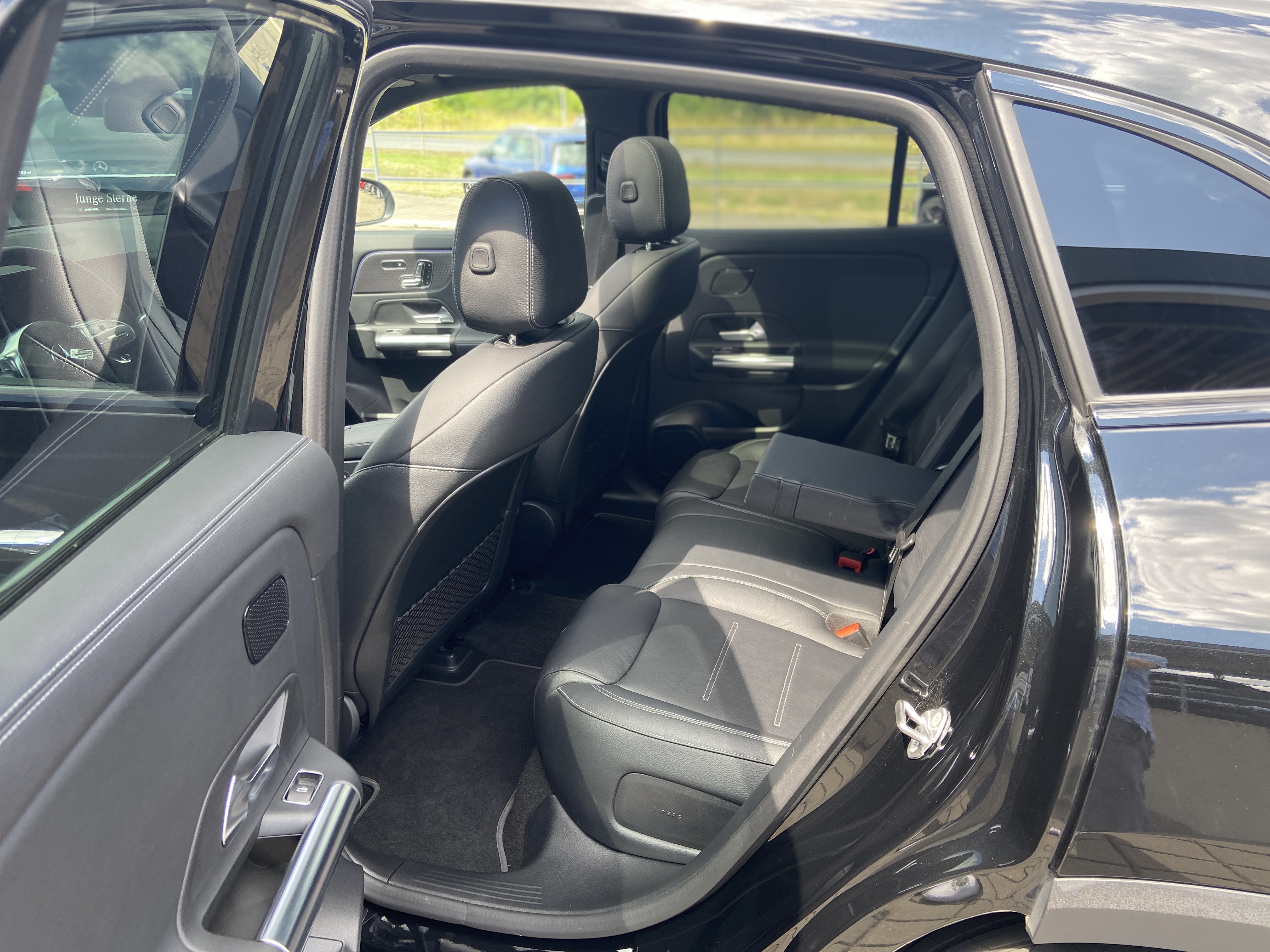 Mercedes-Benz EQA 300 4M