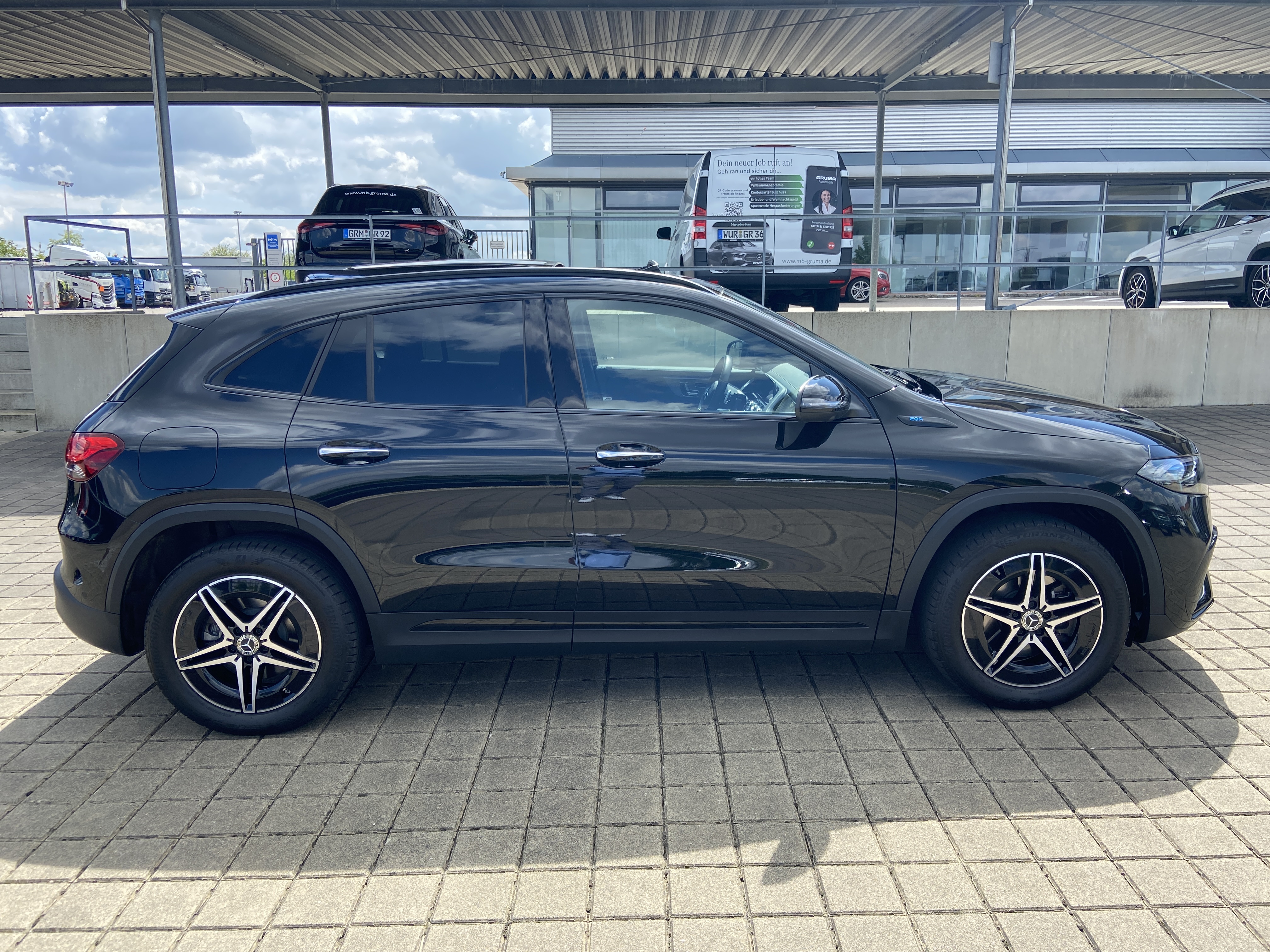 Mercedes-Benz EQA 300 4M