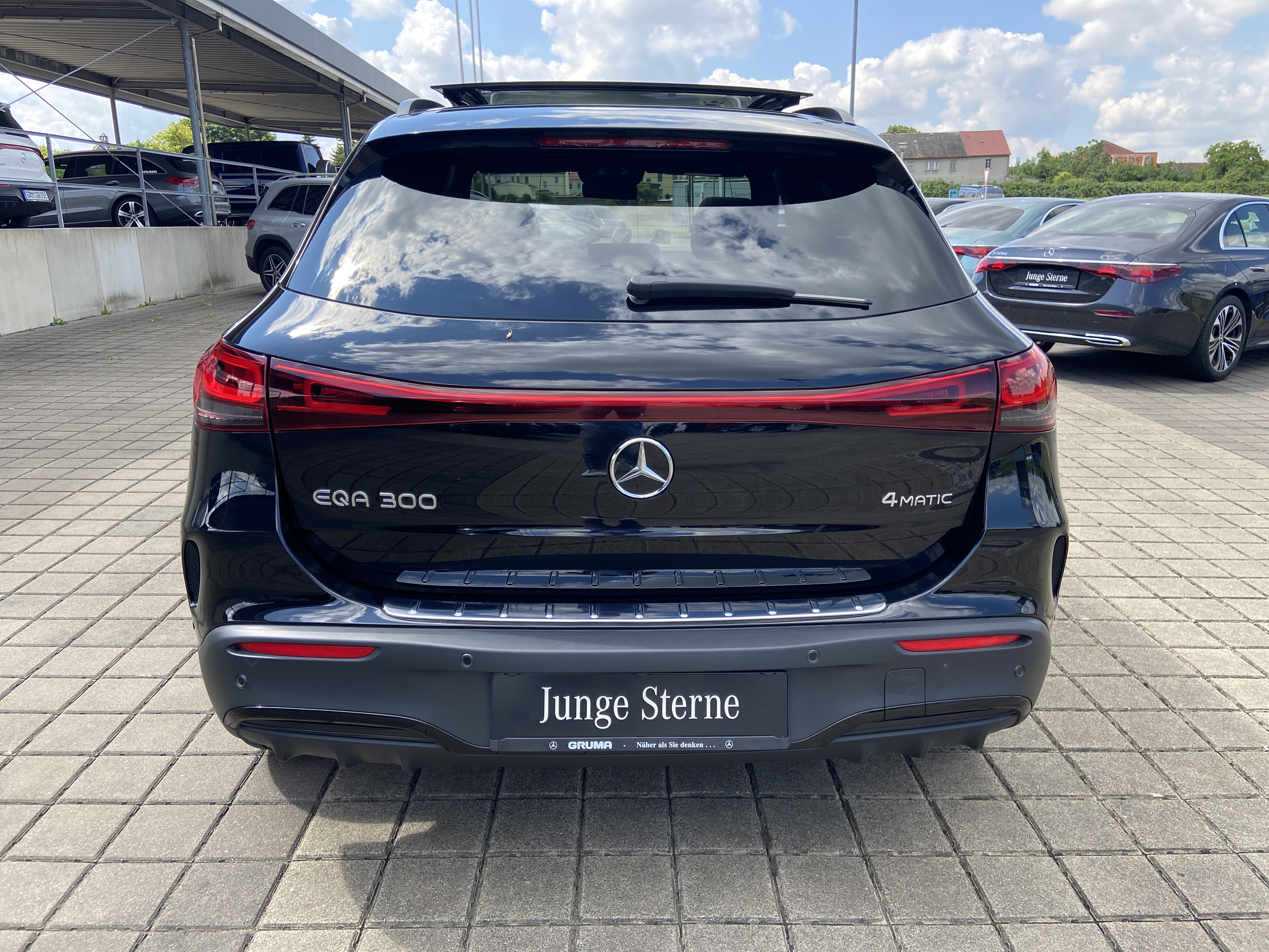 Mercedes-Benz EQA 300 4M