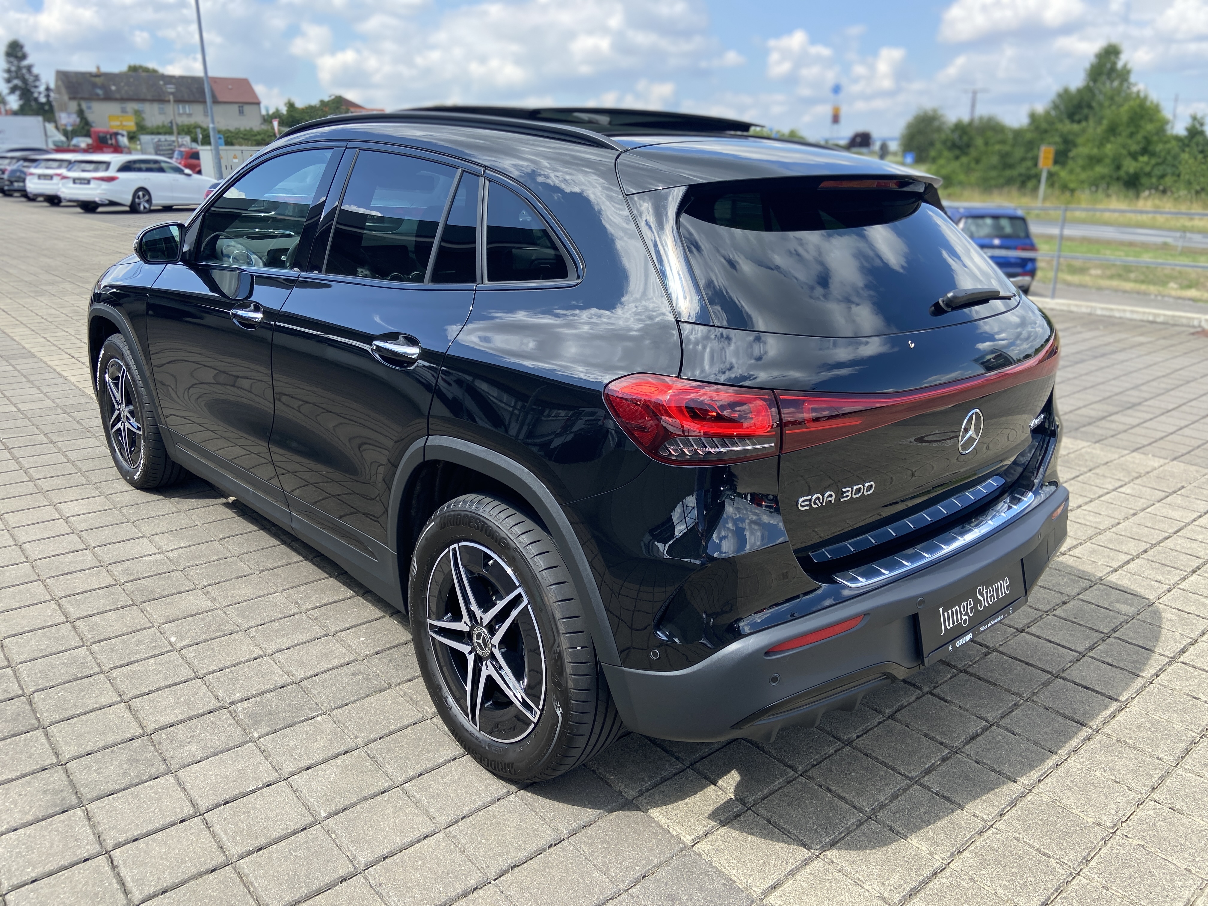 Mercedes-Benz EQA 300 4M