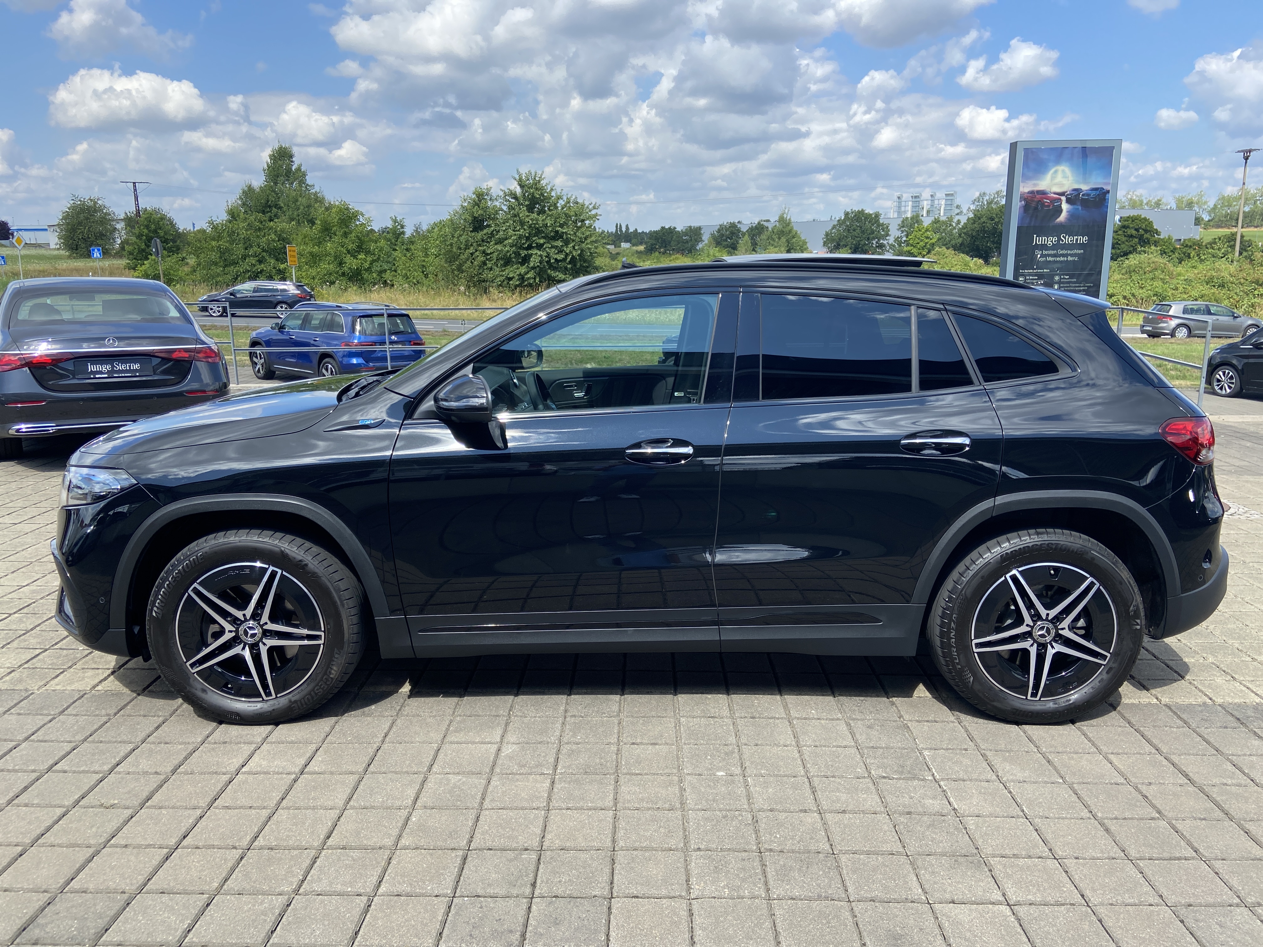 Mercedes-Benz EQA 300 4M