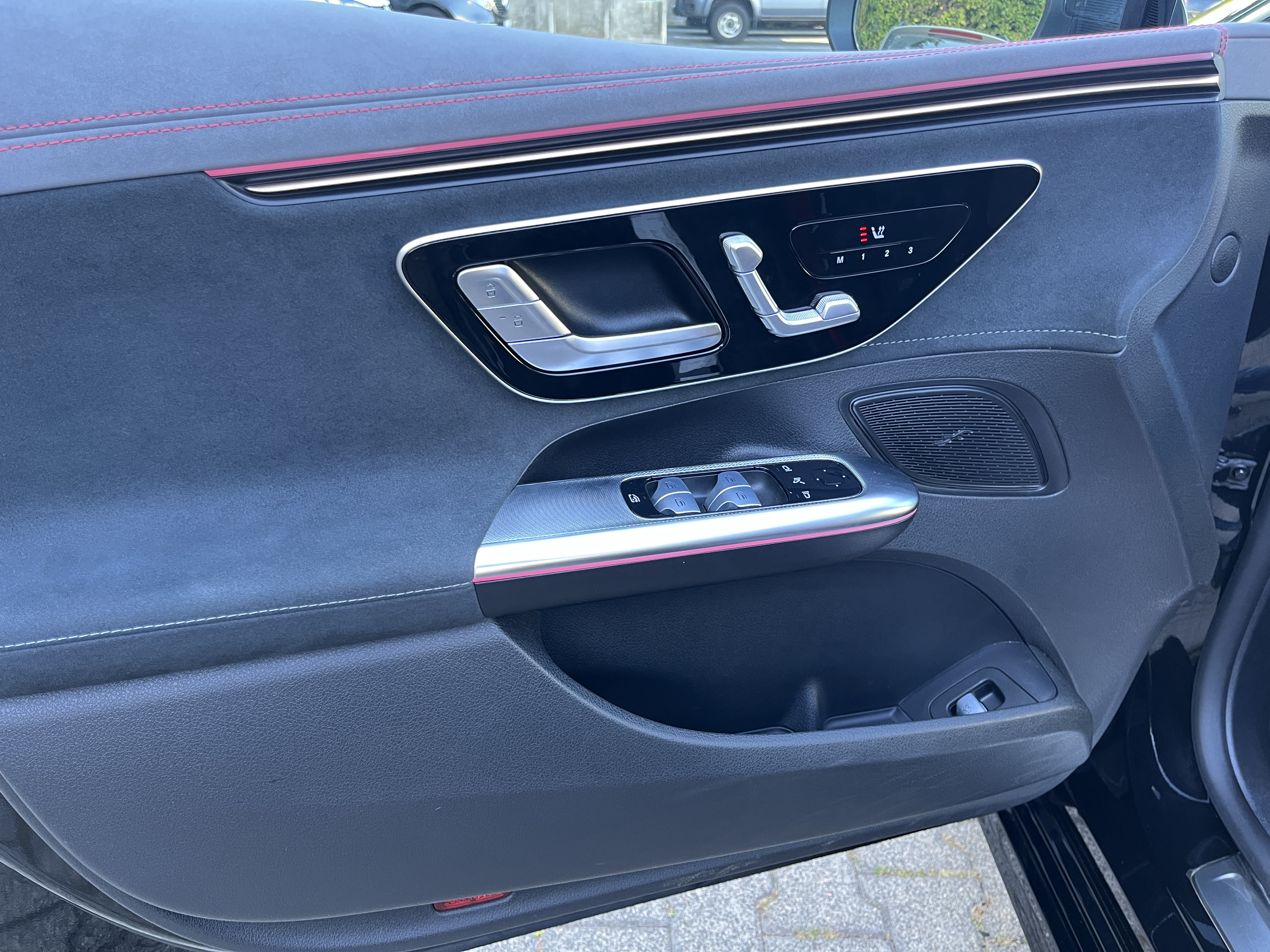 Mercedes-Benz EQE 300 