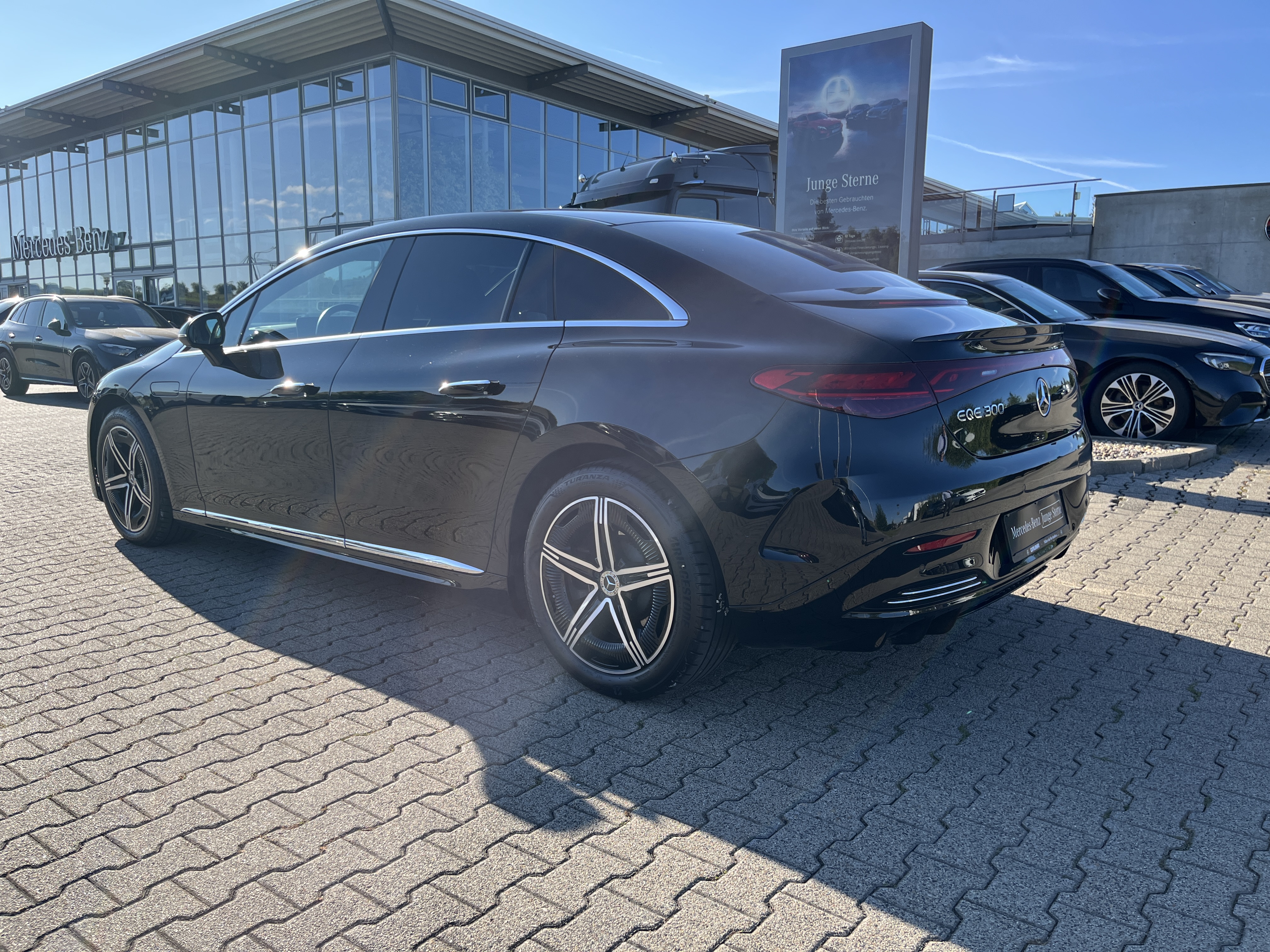 Mercedes-Benz EQE 300 