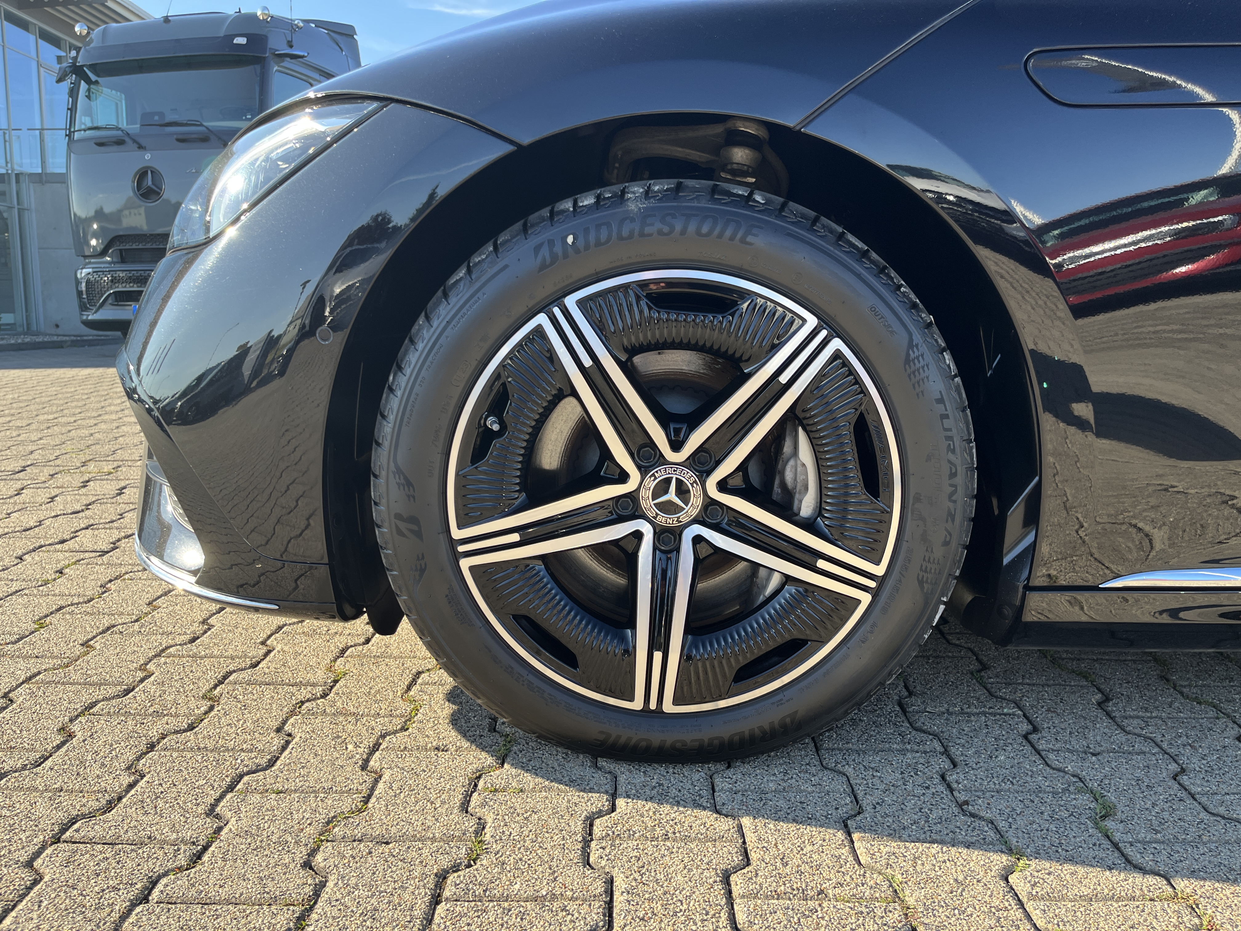 Mercedes-Benz EQE 300 