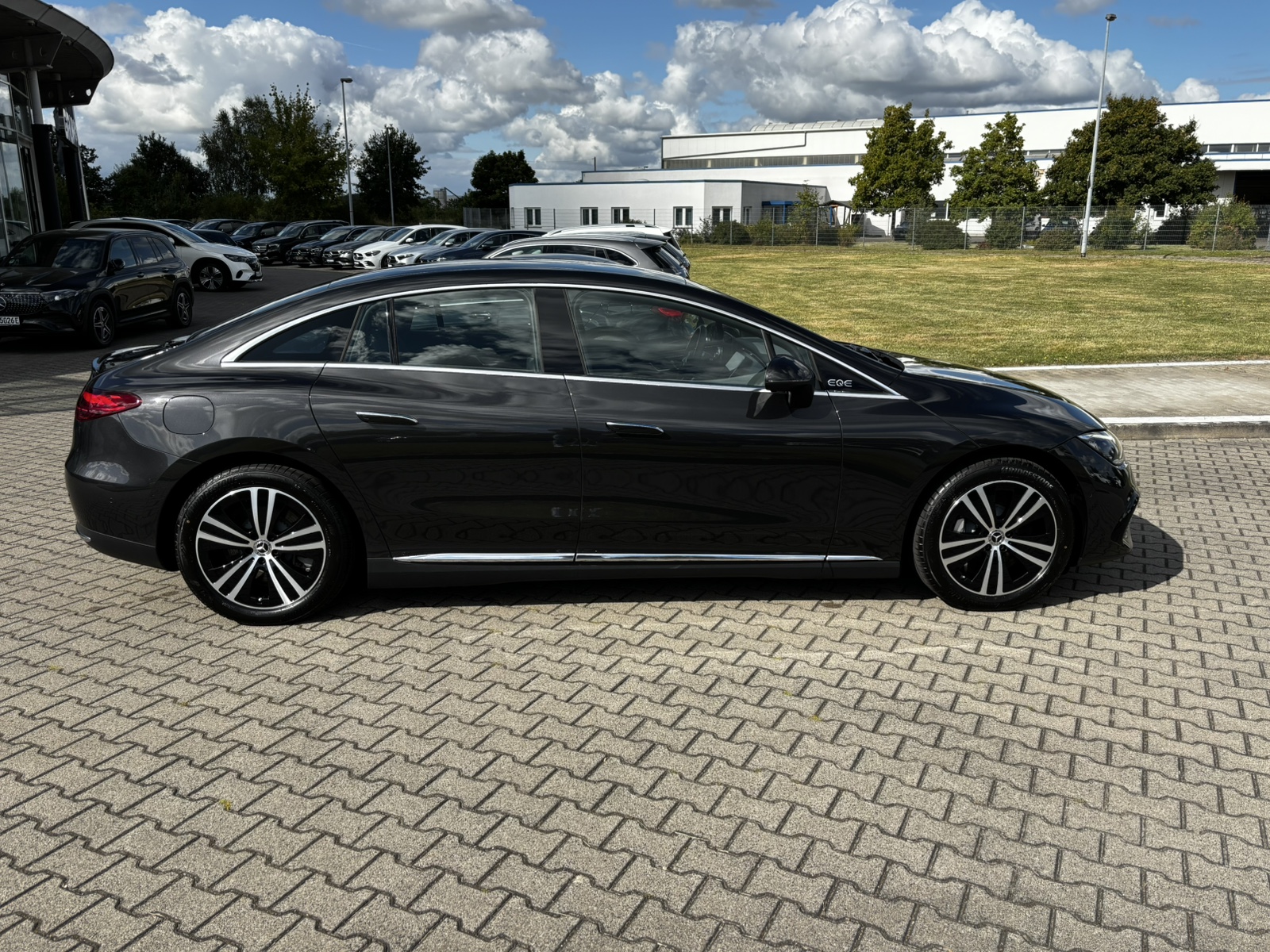 Mercedes-Benz EQE 300 