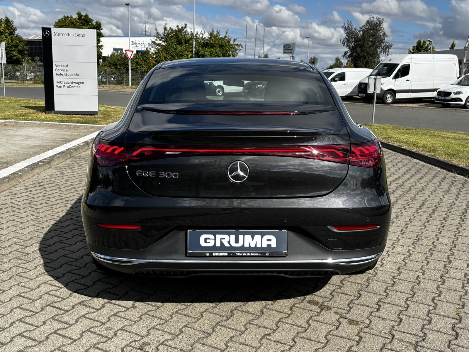 Mercedes-Benz EQE 300 