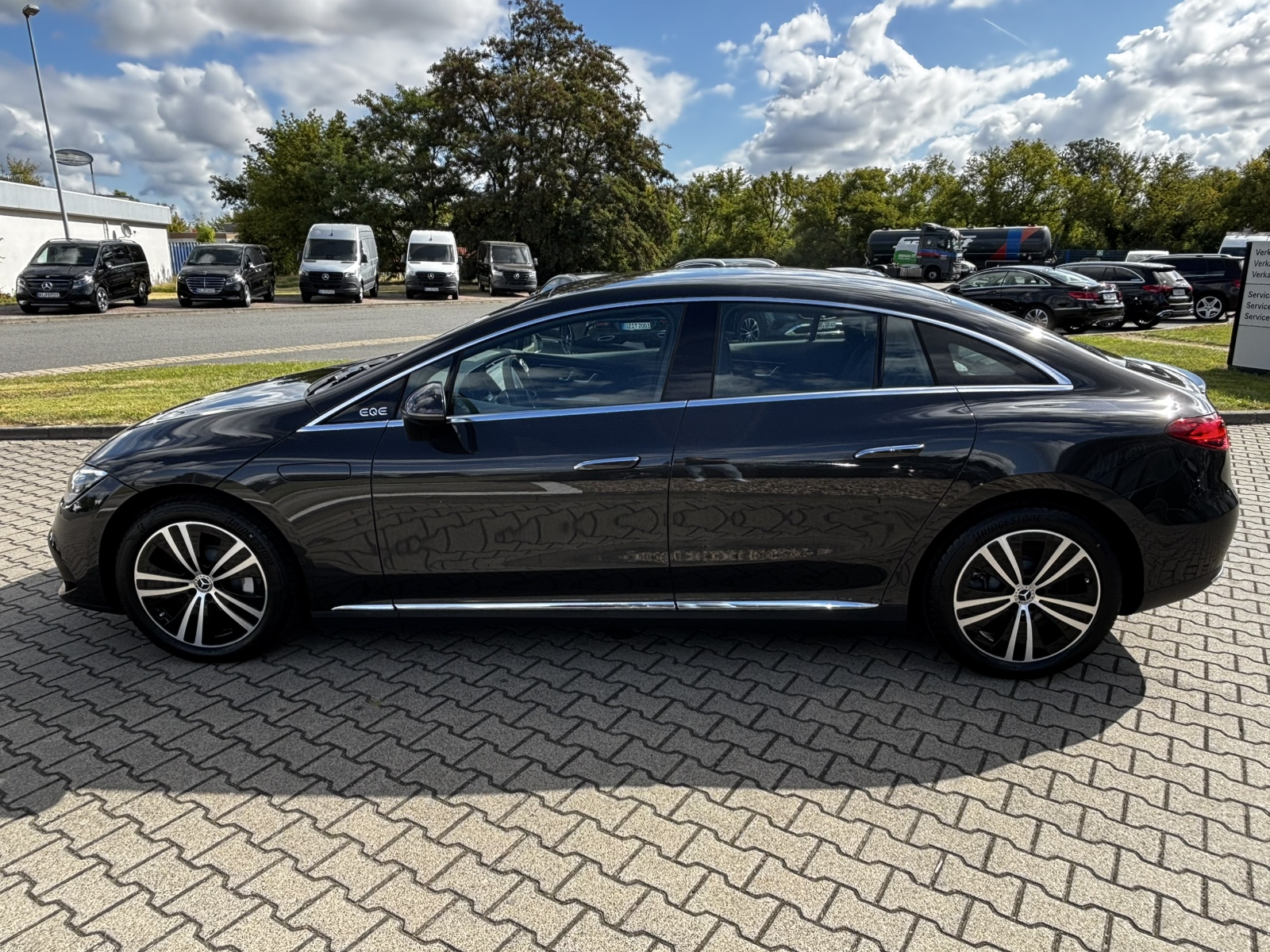 Mercedes-Benz EQE 300 