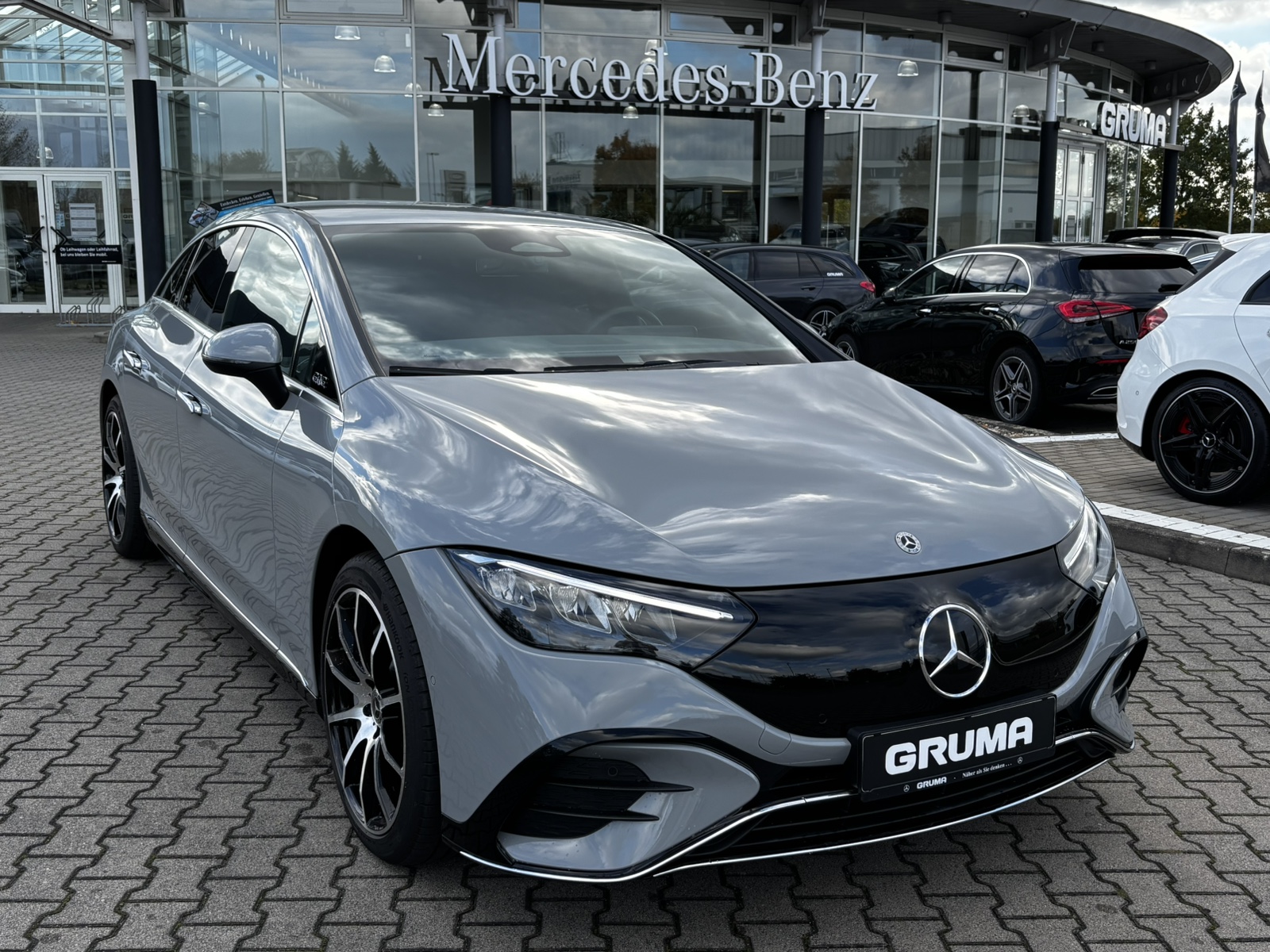 Mercedes-Benz EQE 300 