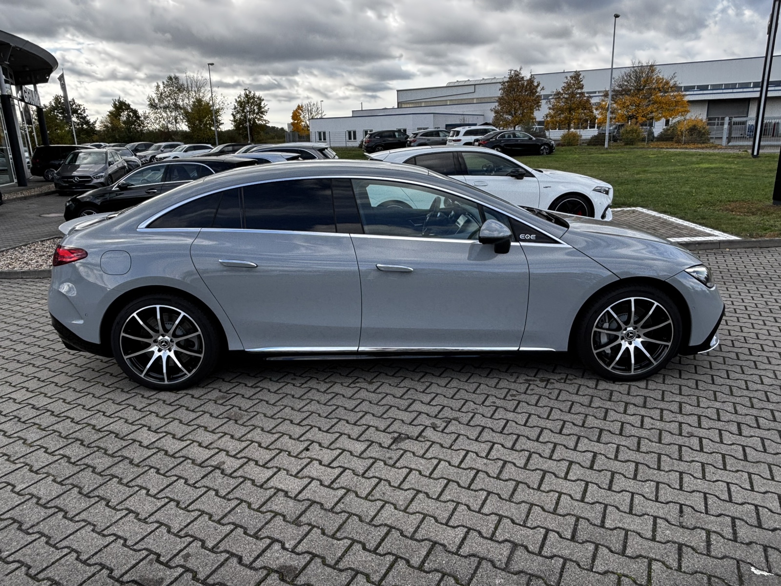 Mercedes-Benz EQE 300 