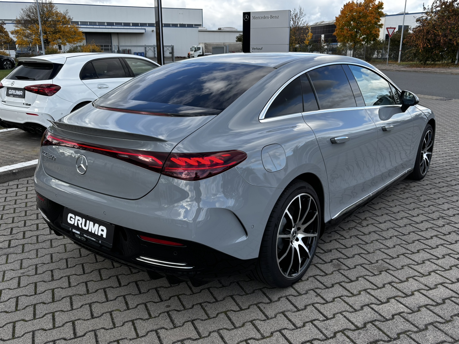 Mercedes-Benz EQE 300 