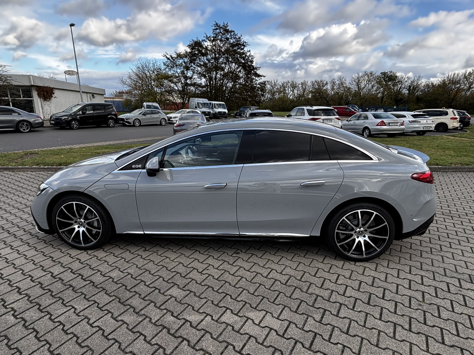 Mercedes-Benz EQE 300 