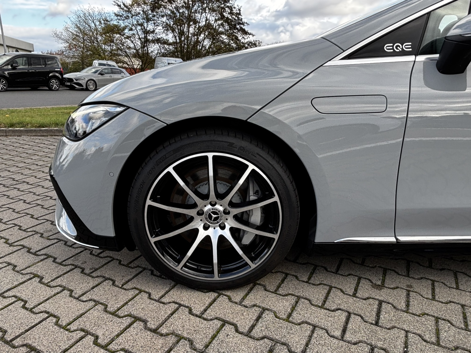 Mercedes-Benz EQE 300 