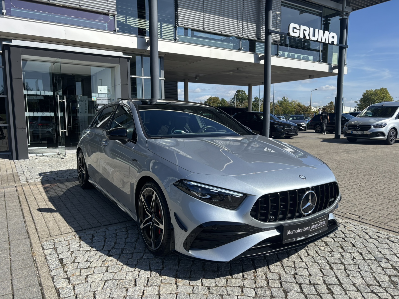 Mercedes-Benz A 35 AMG Mercedes-AMG A 35 4M