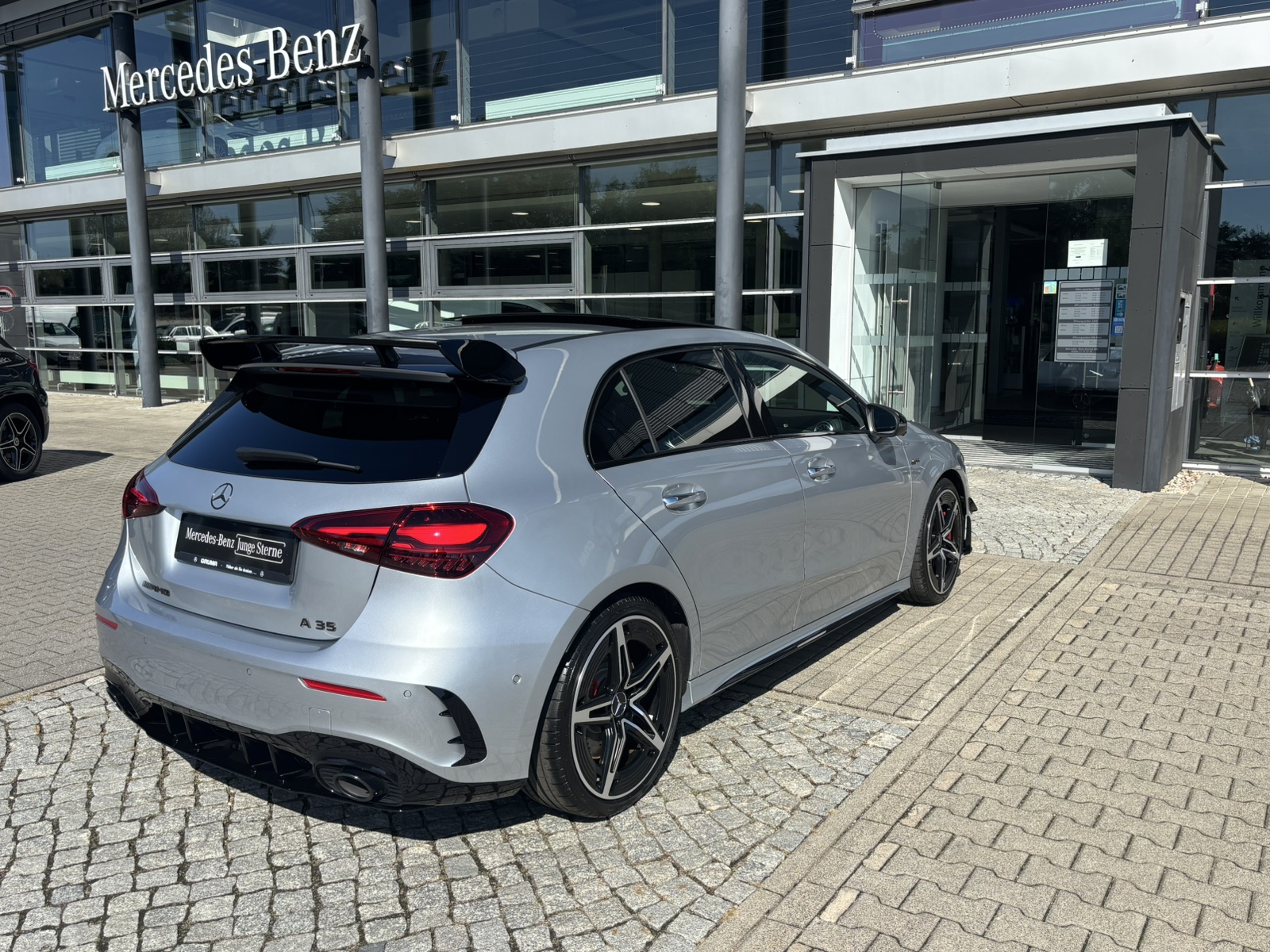 Mercedes-Benz A 35 AMG Mercedes-AMG A 35 4M