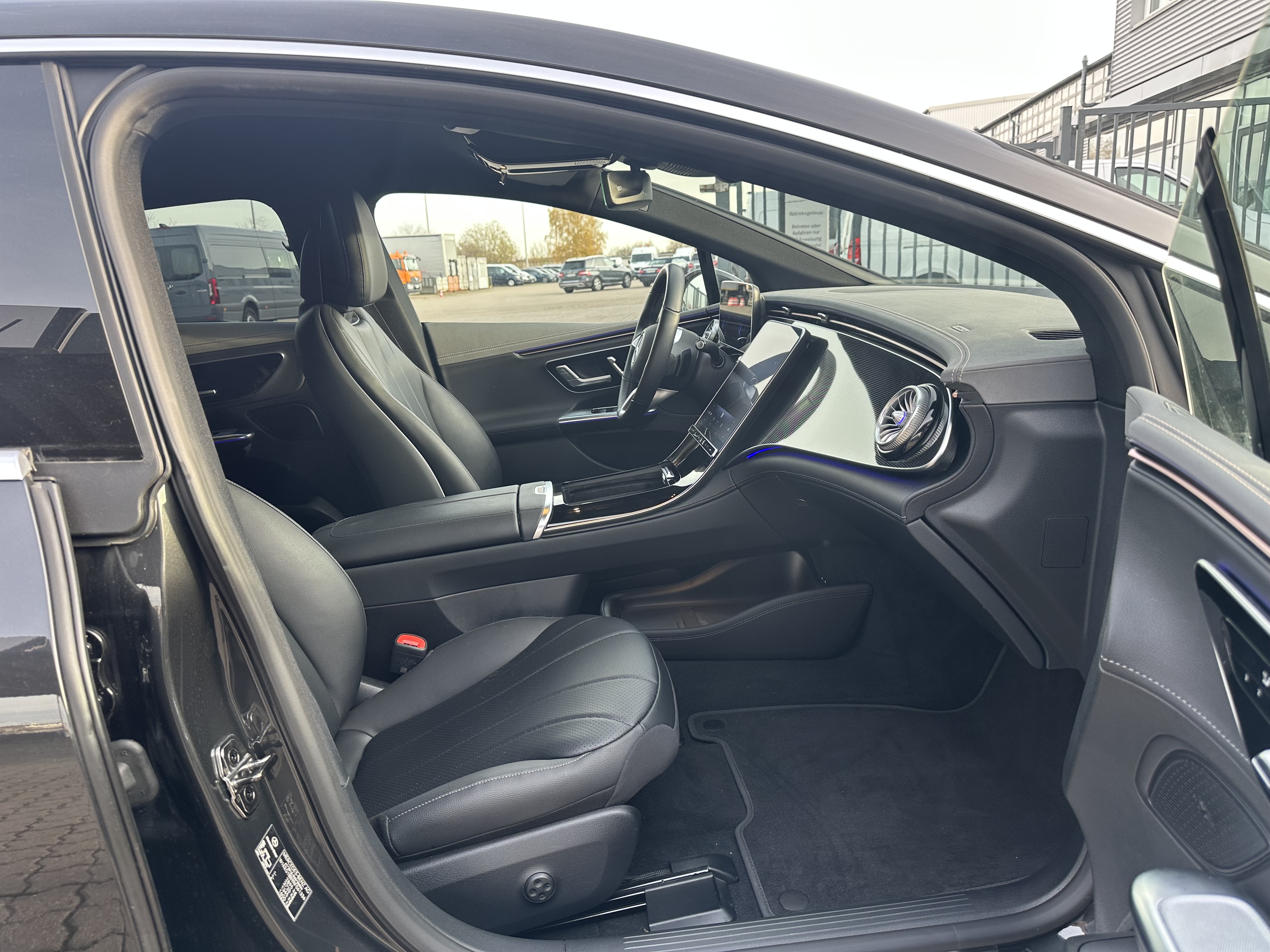 Mercedes-Benz EQE 300 