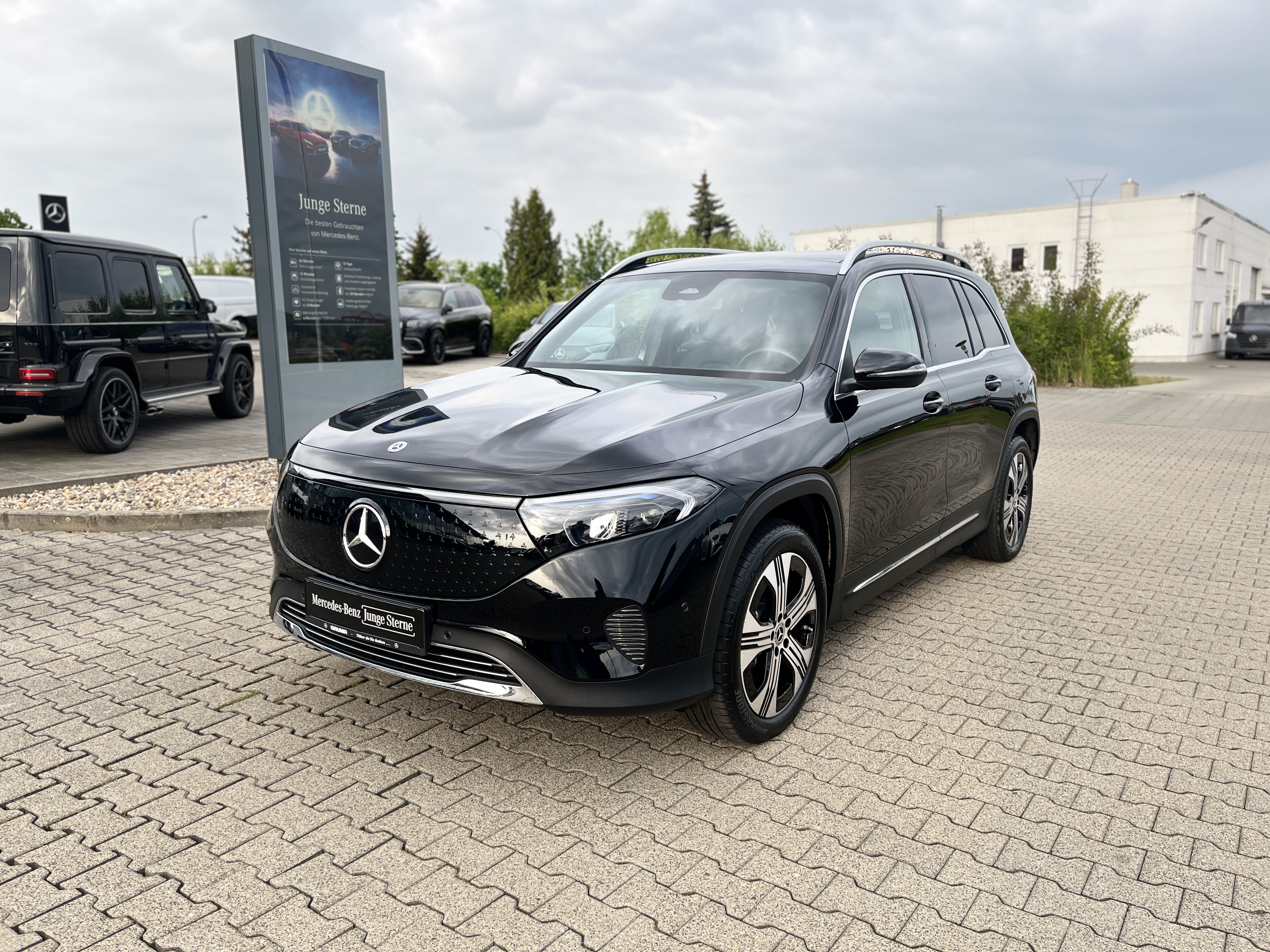 Mercedes-Benz EQB 300 4M