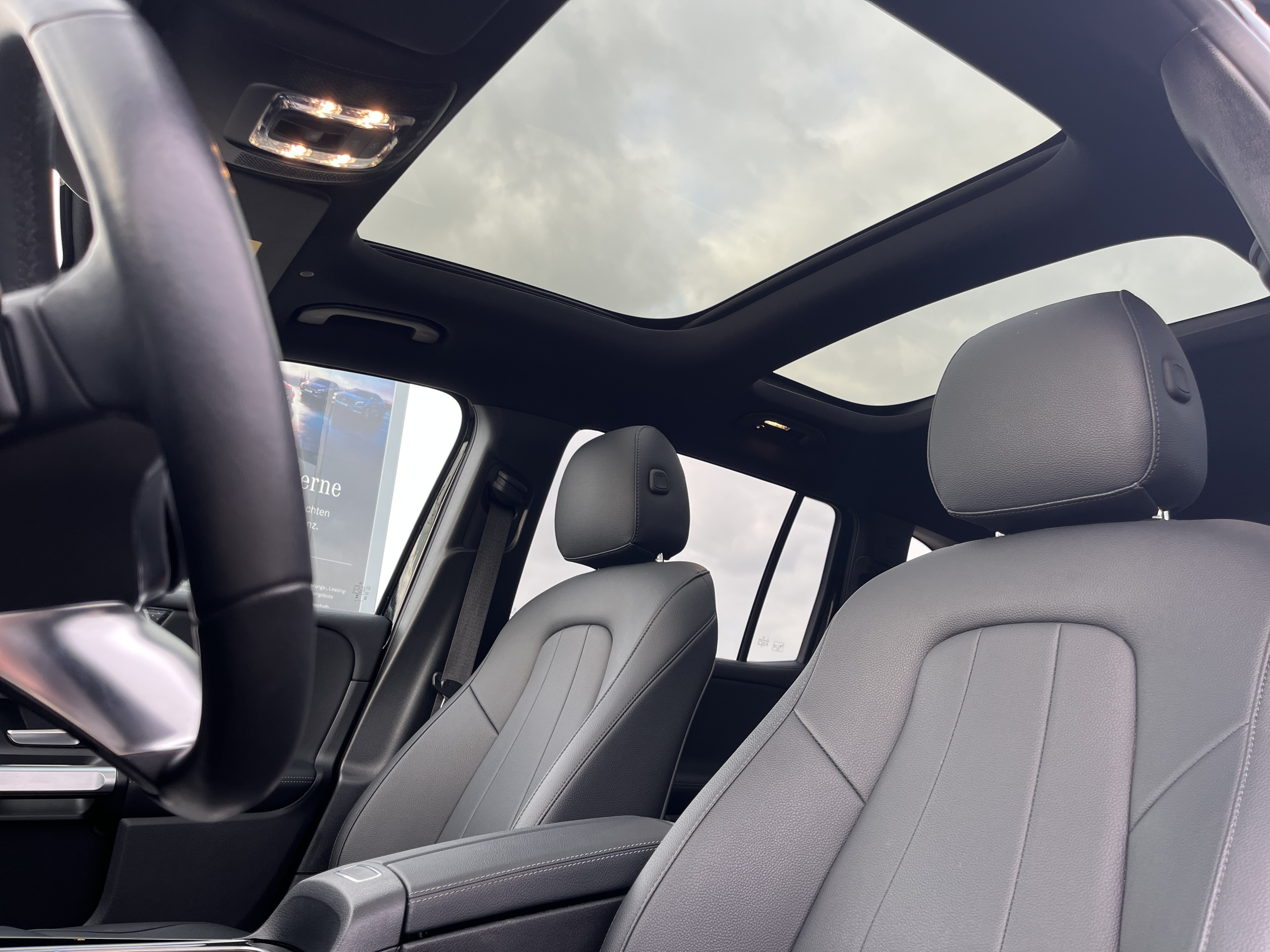 Mercedes-Benz EQB 300 4M