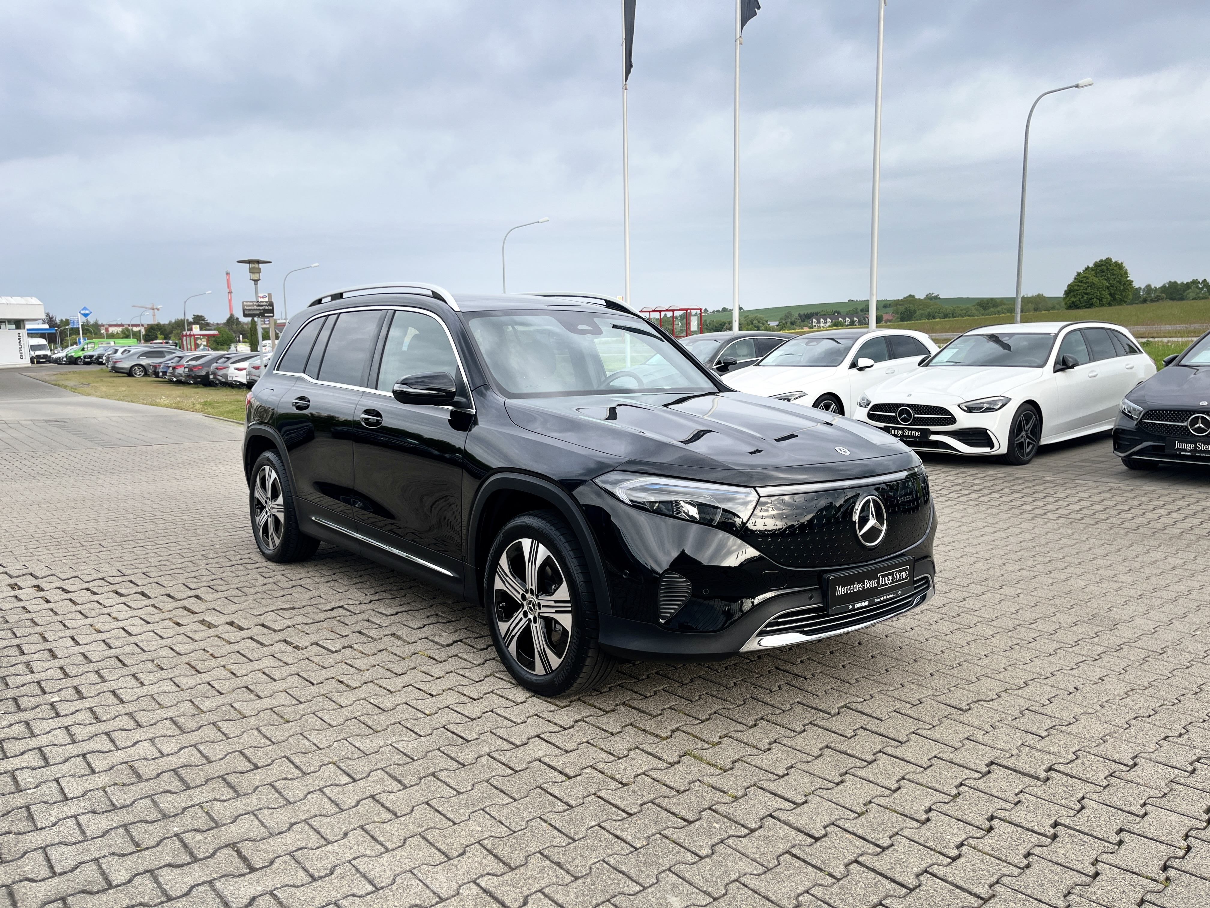 Mercedes-Benz EQB 300 4M