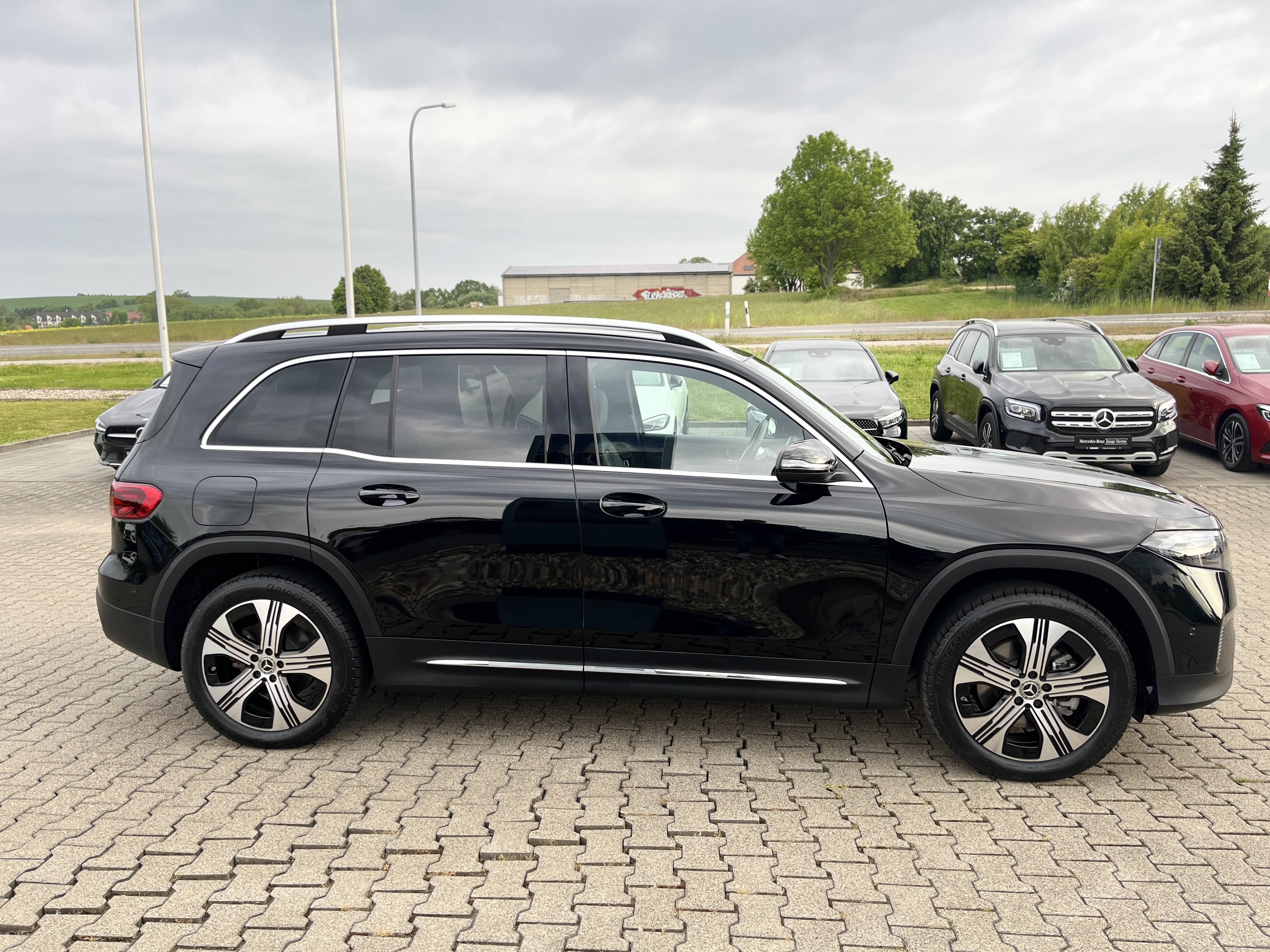 Mercedes-Benz EQB 300 4M