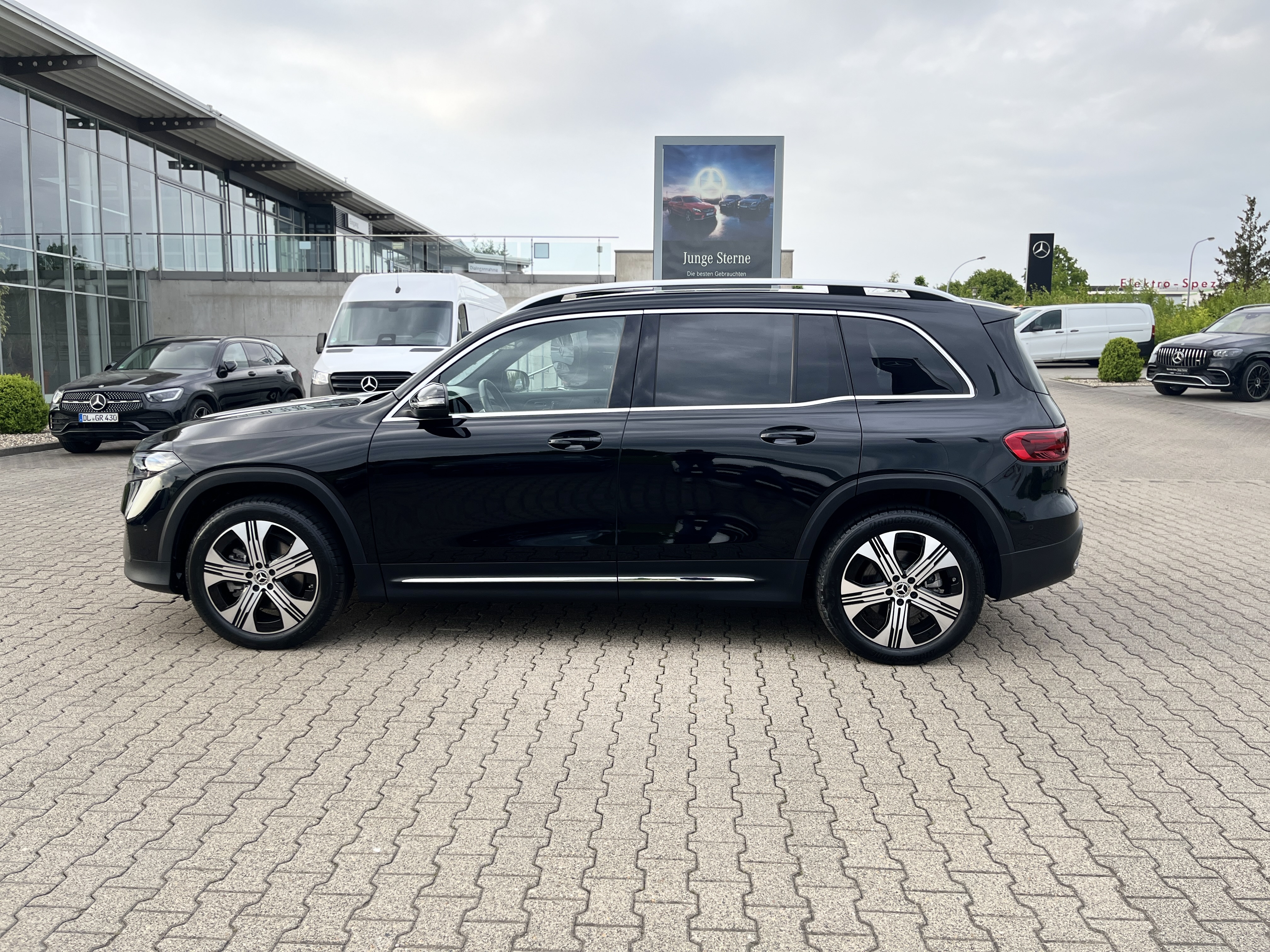 Mercedes-Benz EQB 300 4M