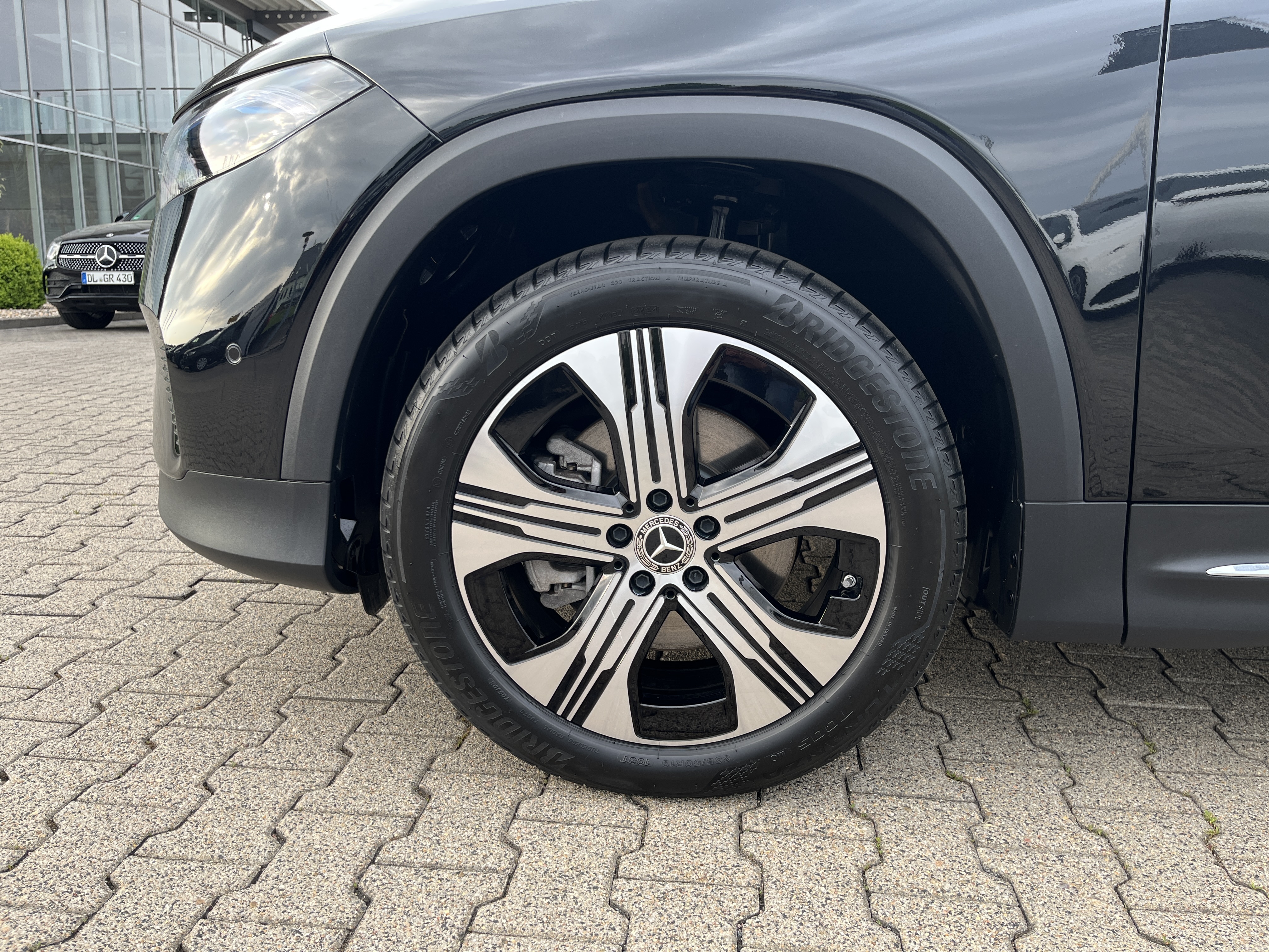 Mercedes-Benz EQB 300 4M