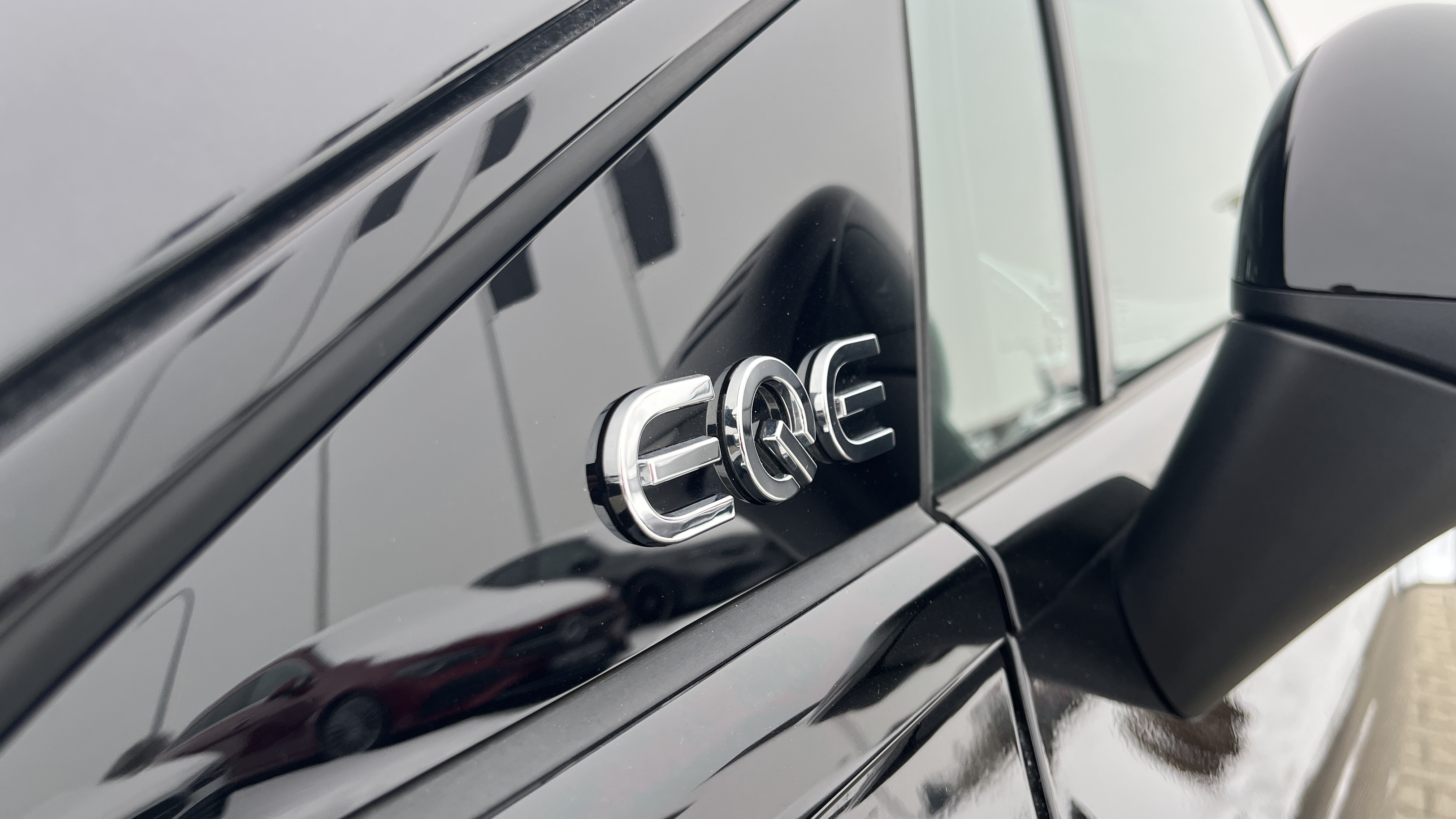 Mercedes-Benz EQE 300 