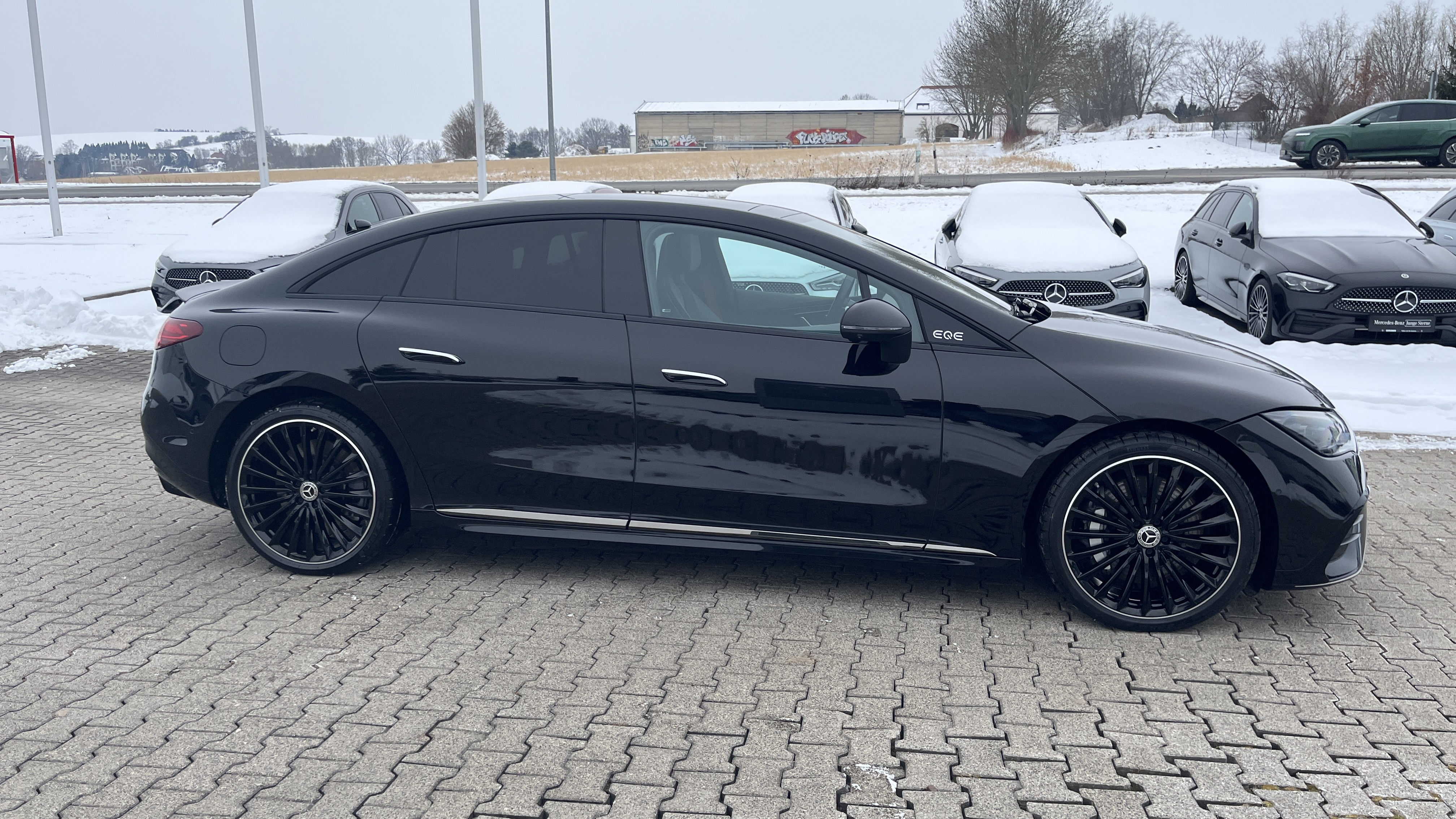 Mercedes-Benz EQE 300 