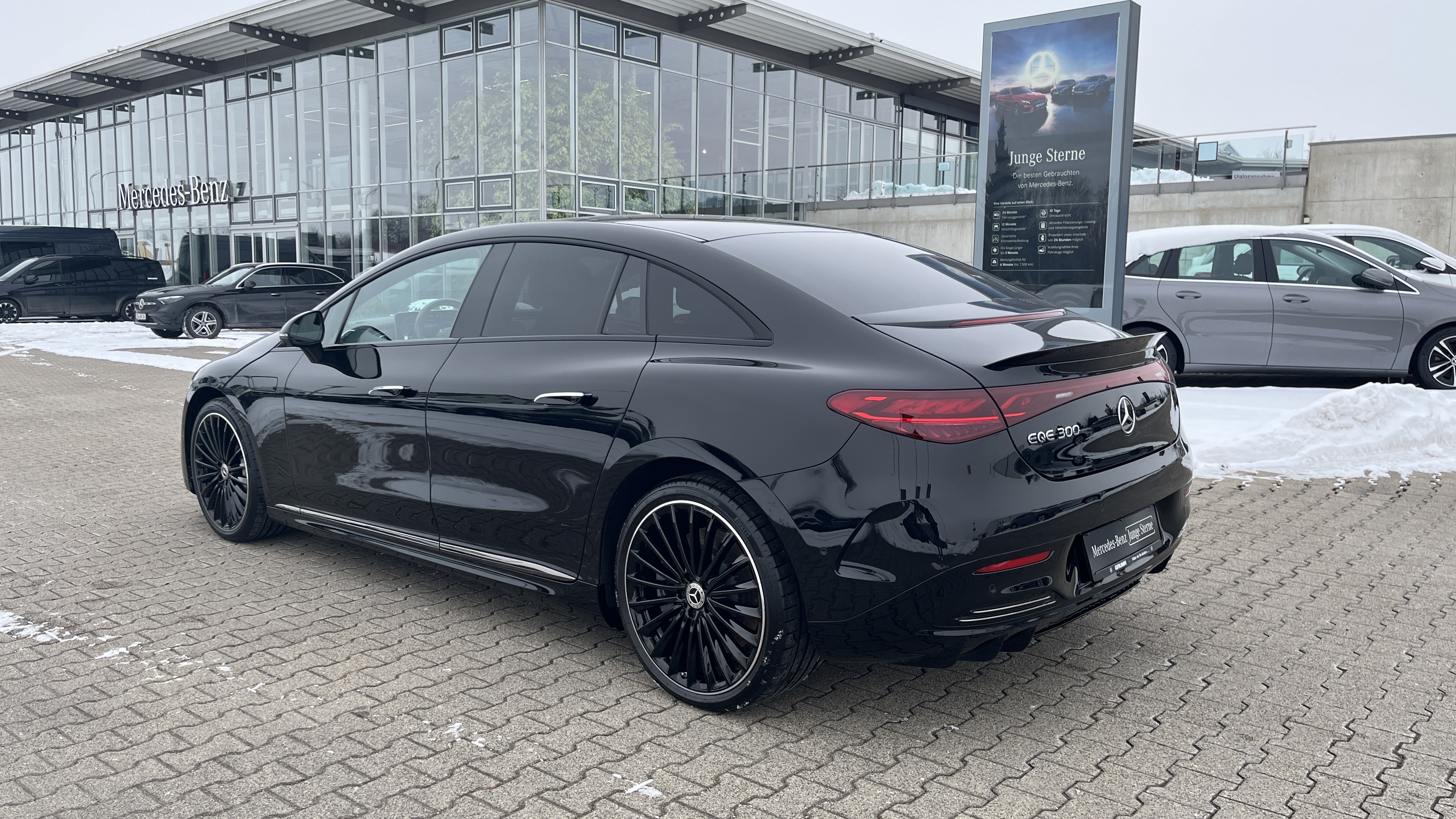 Mercedes-Benz EQE 300 