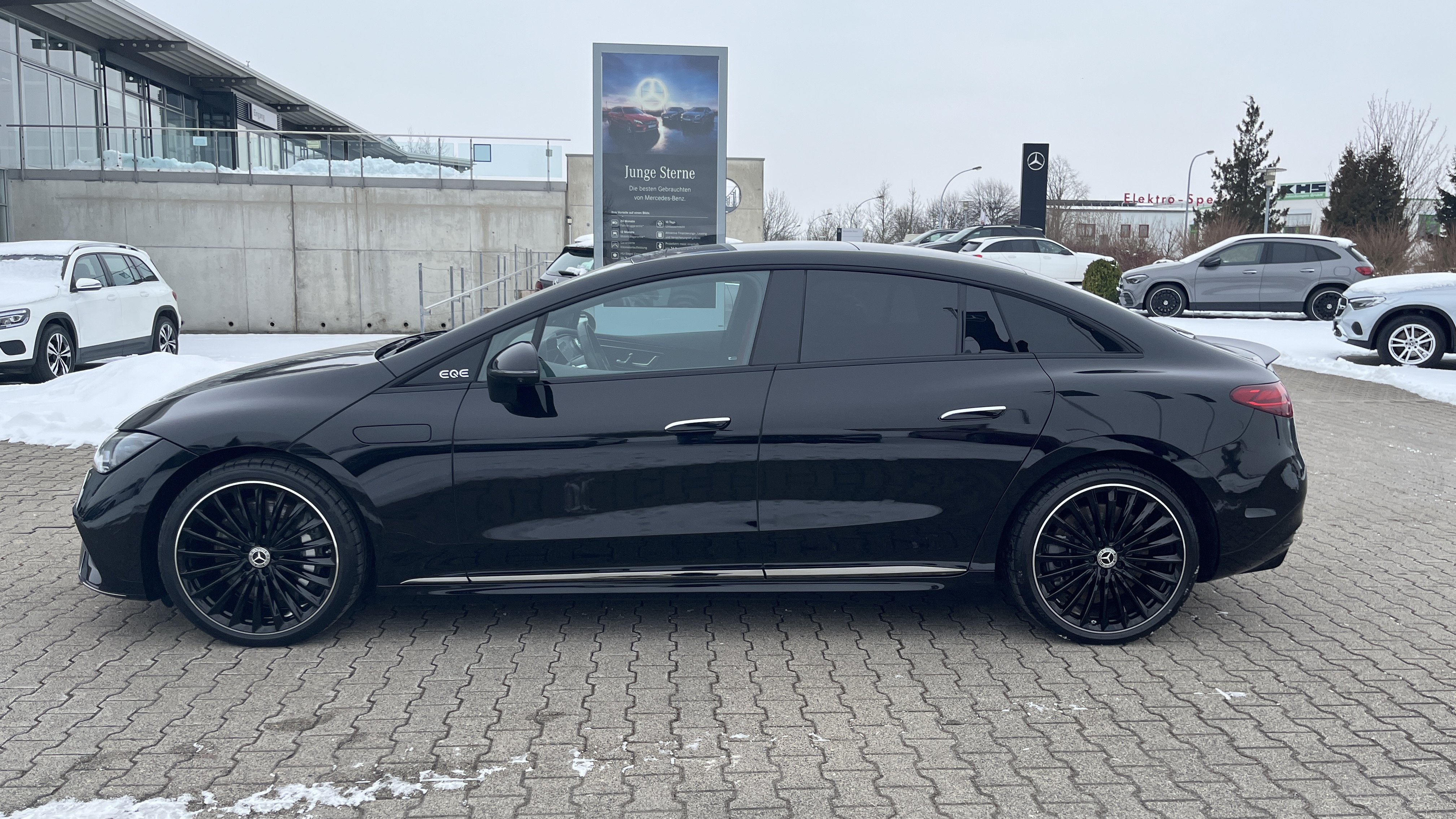 Mercedes-Benz EQE 300 