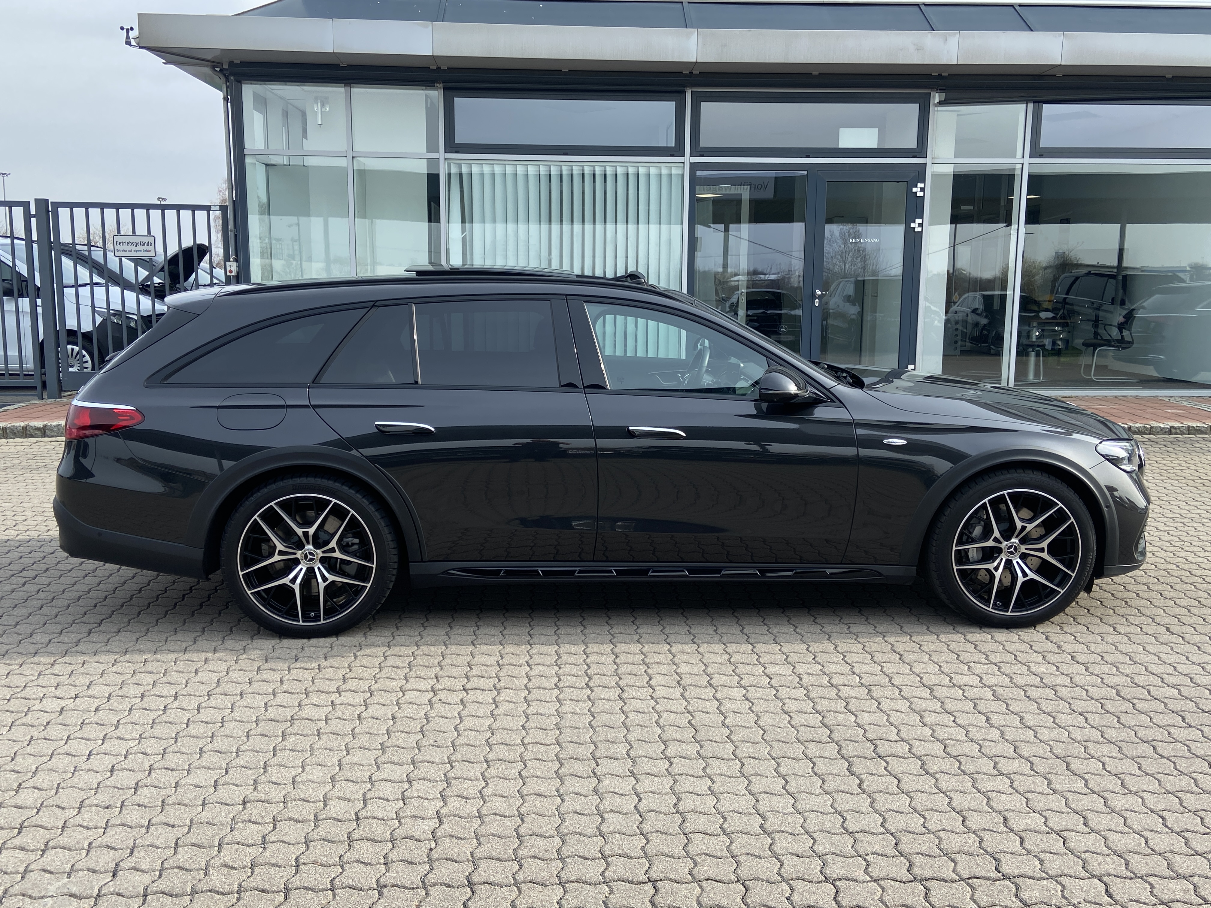 Mercedes-Benz E 300 de 4M All-Terrain