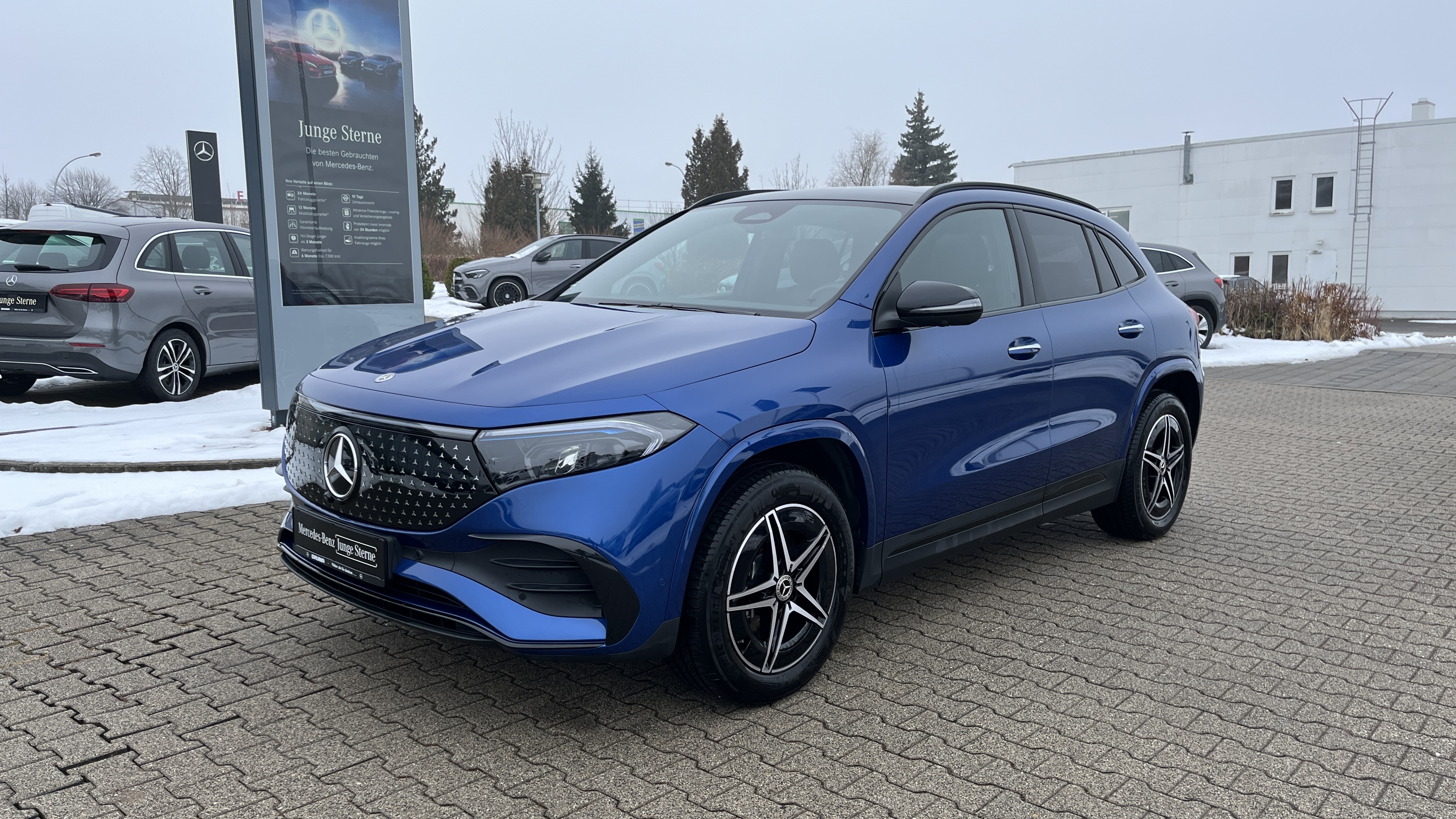 Mercedes-Benz EQA 300 4M