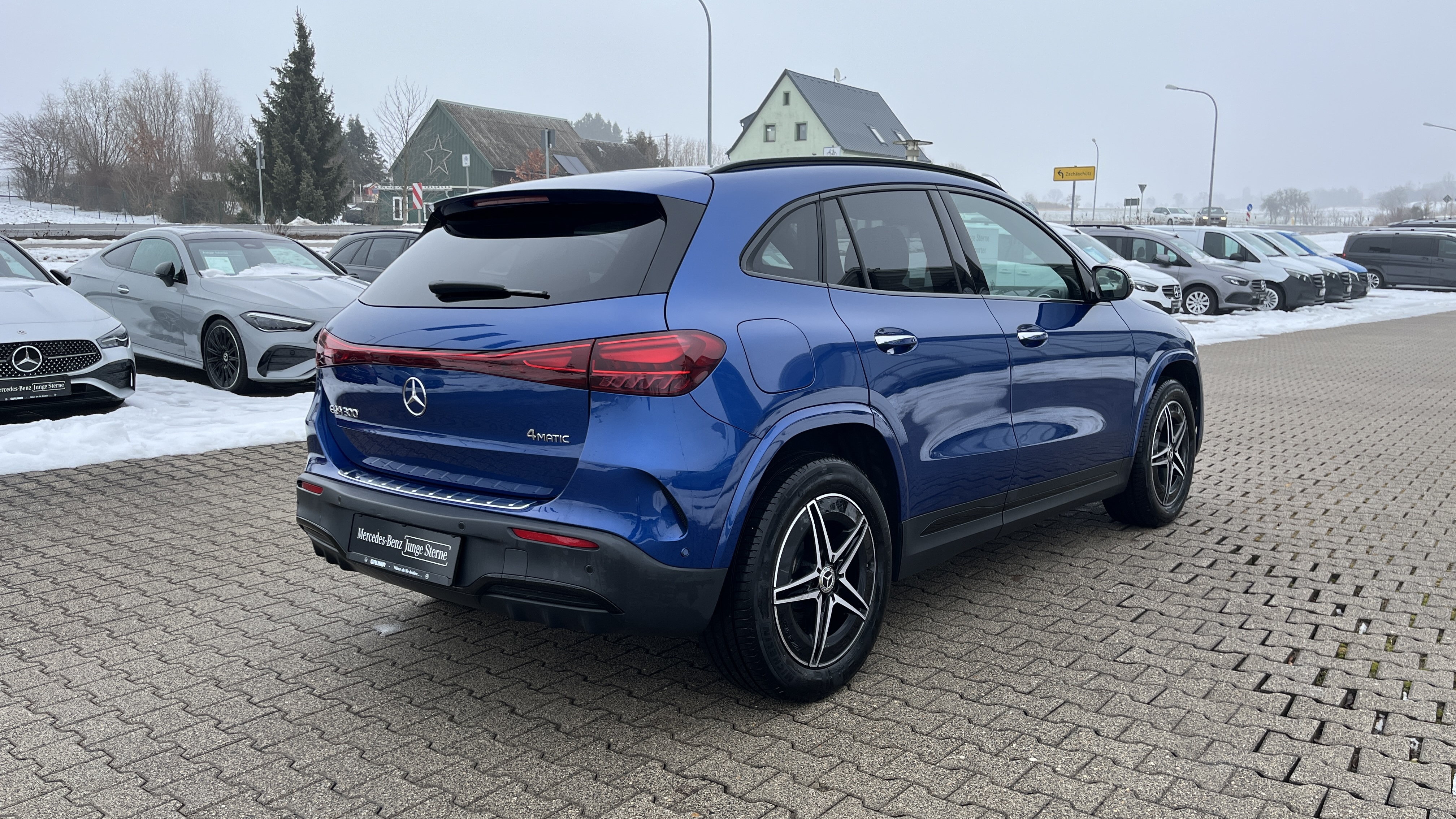 Mercedes-Benz EQA 300 4M