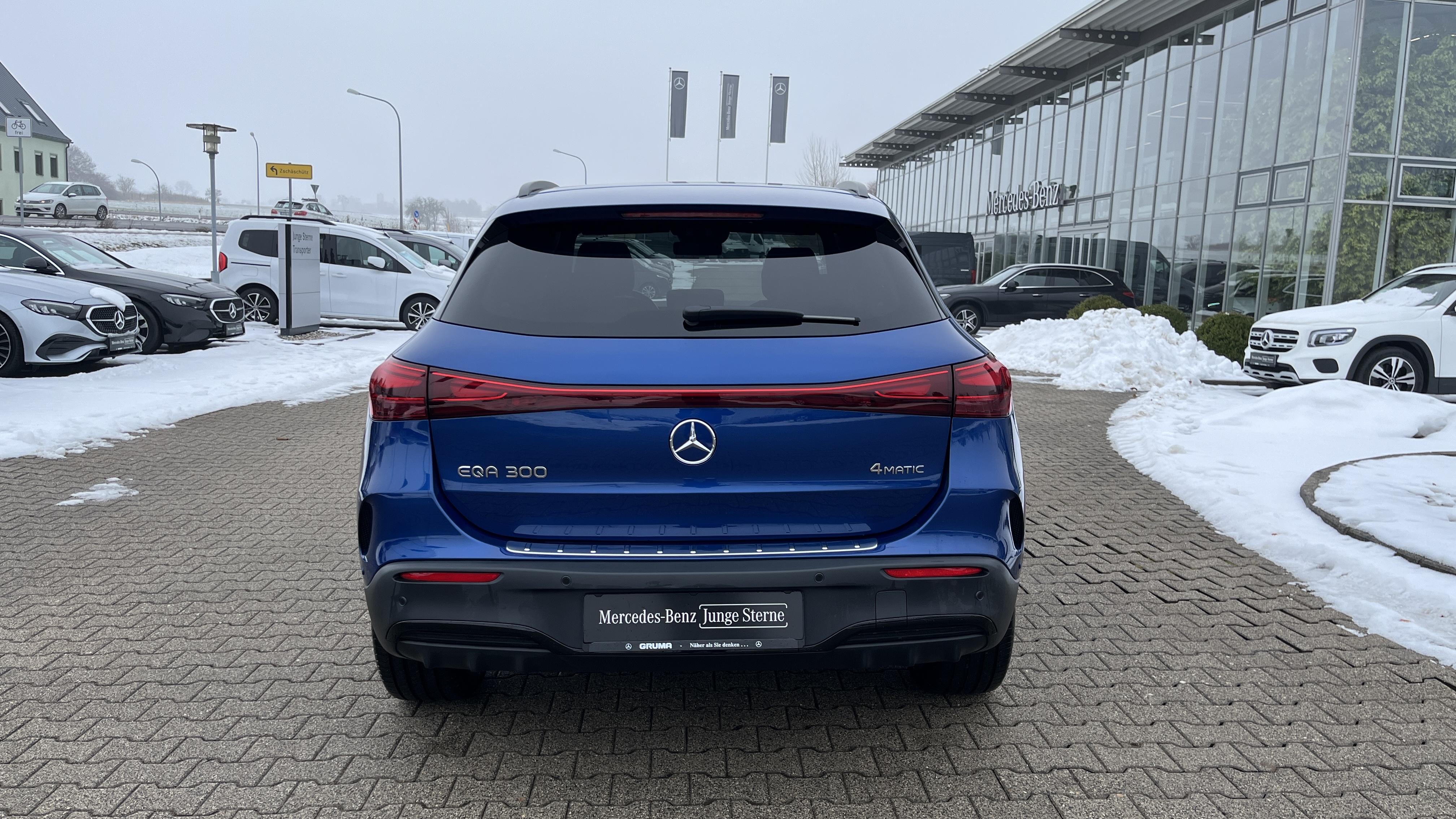 Mercedes-Benz EQA 300 4M