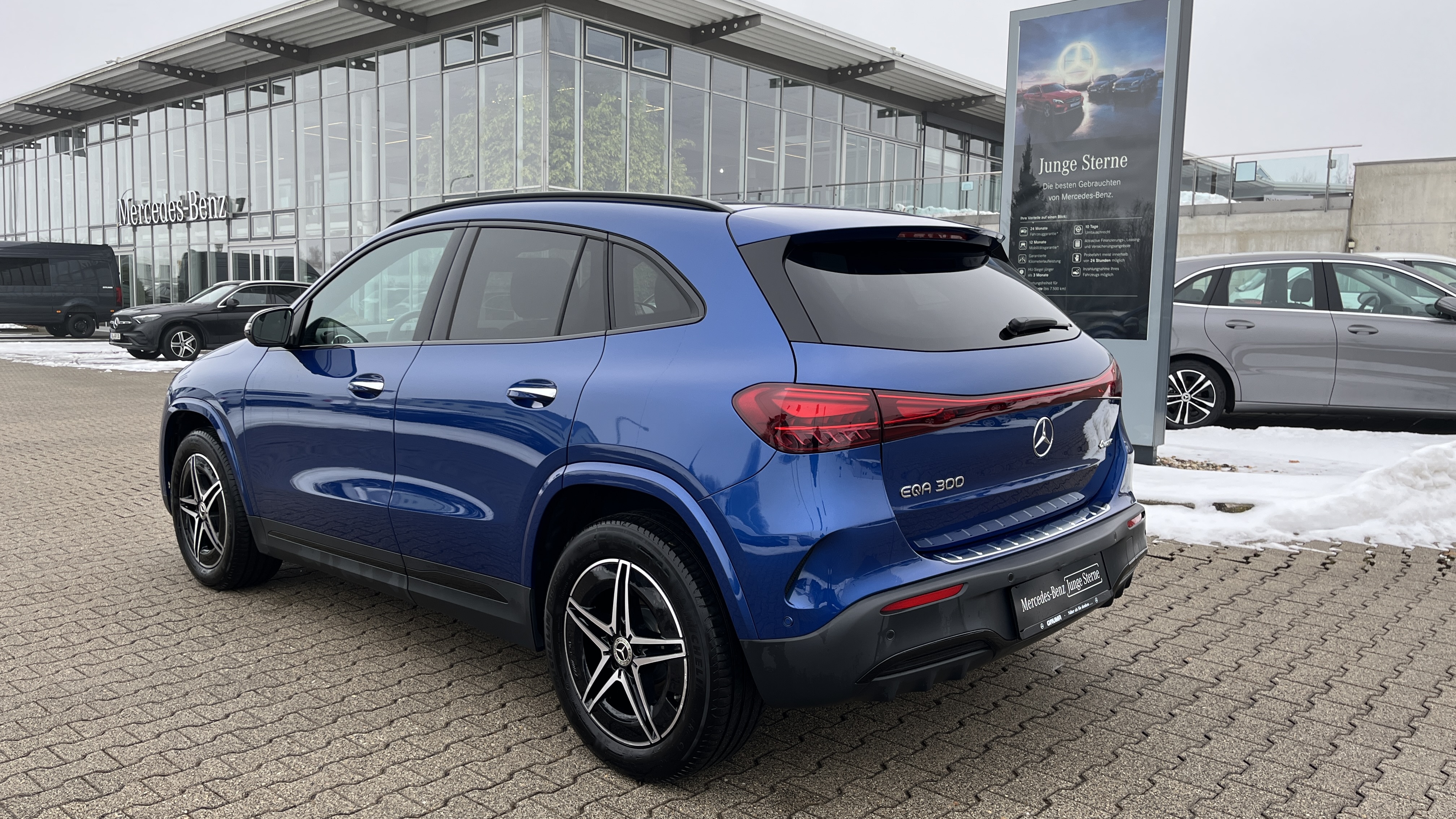 Mercedes-Benz EQA 300 4M