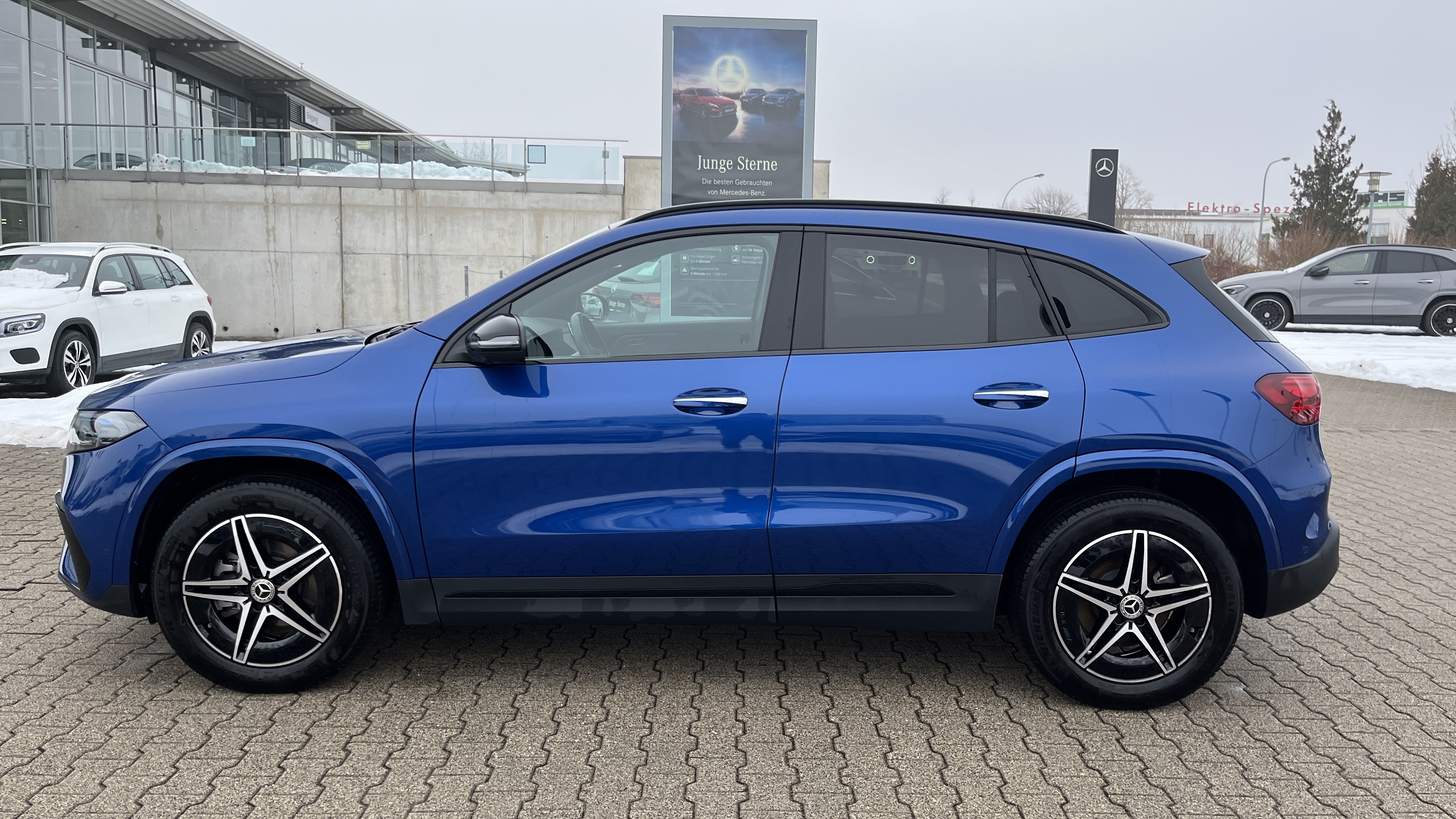 Mercedes-Benz EQA 300 4M