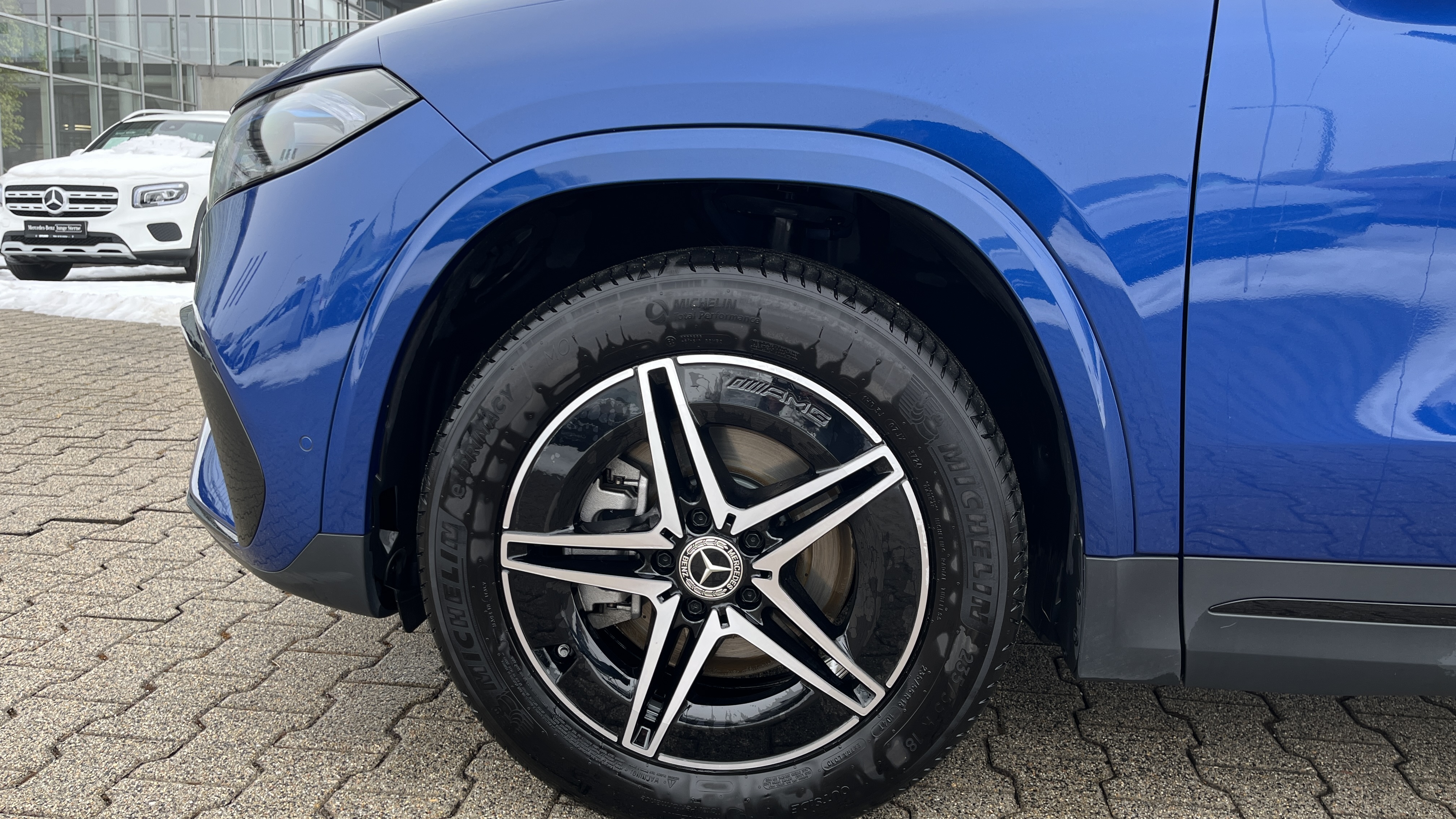 Mercedes-Benz EQA 300 4M