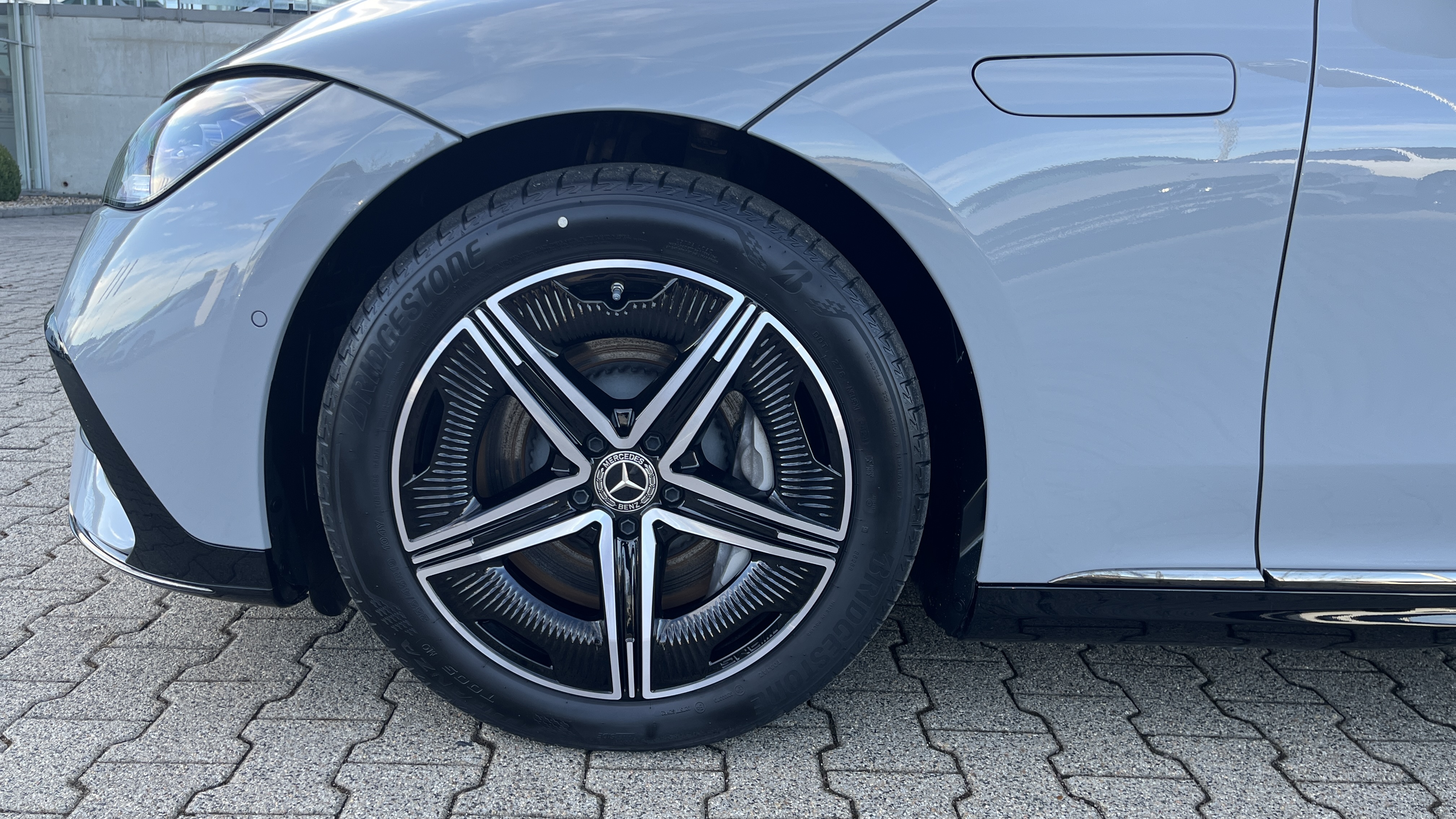 Mercedes-Benz EQE 300 