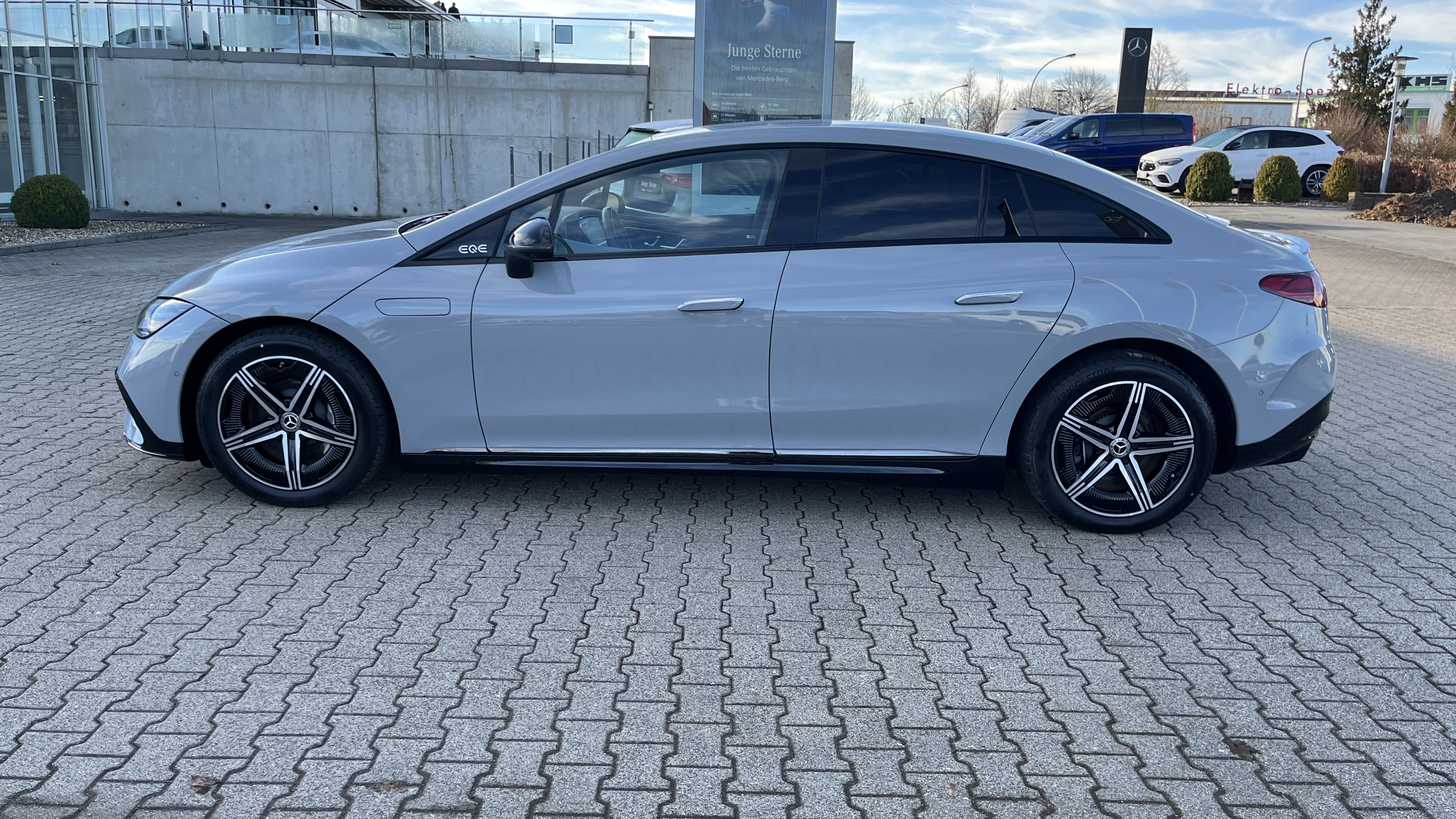 Mercedes-Benz EQE 300 