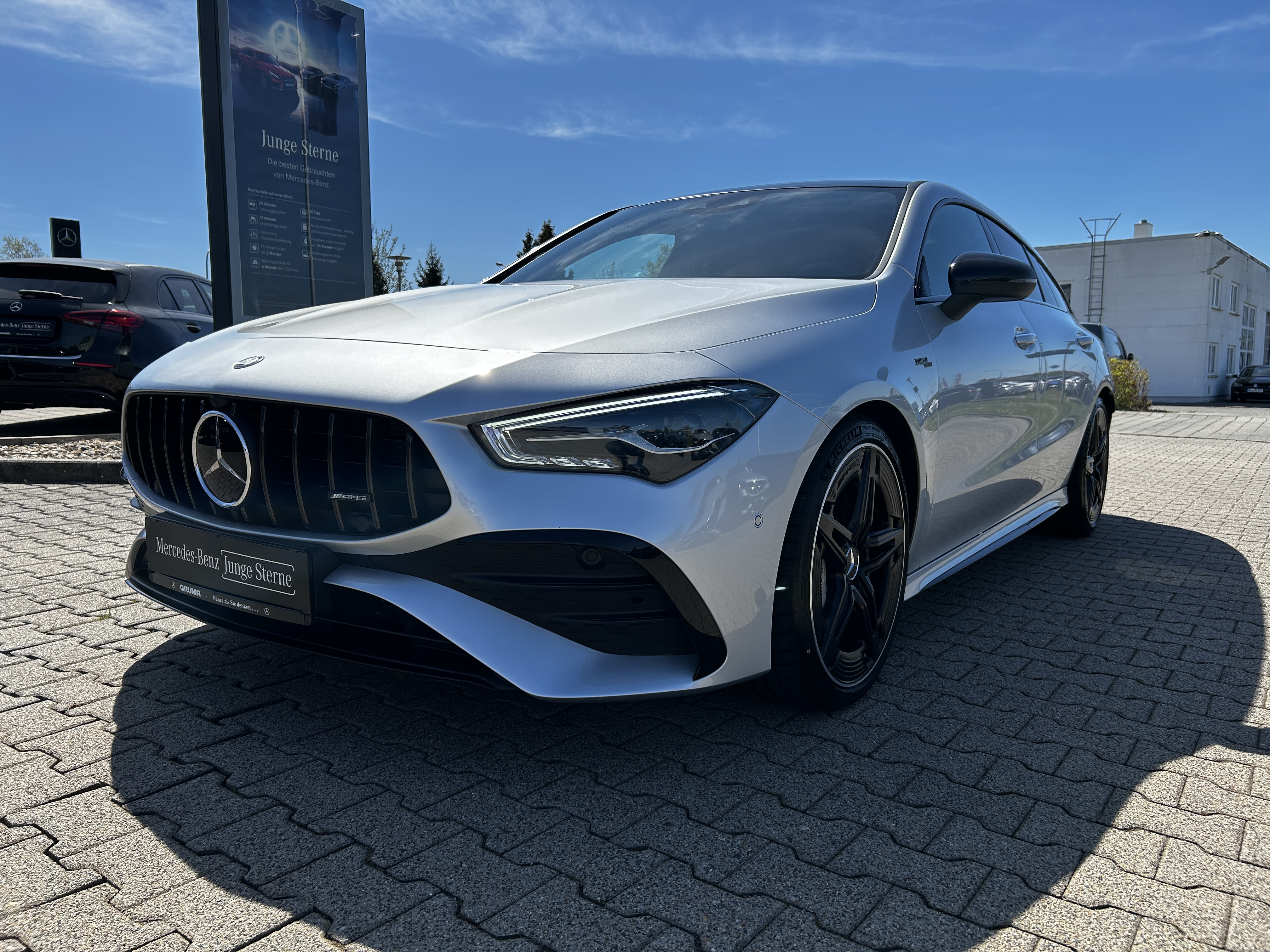 Mercedes-Benz CLA 35 AMG Shooting Brake Mercedes-AMG CLA 35 4M SB