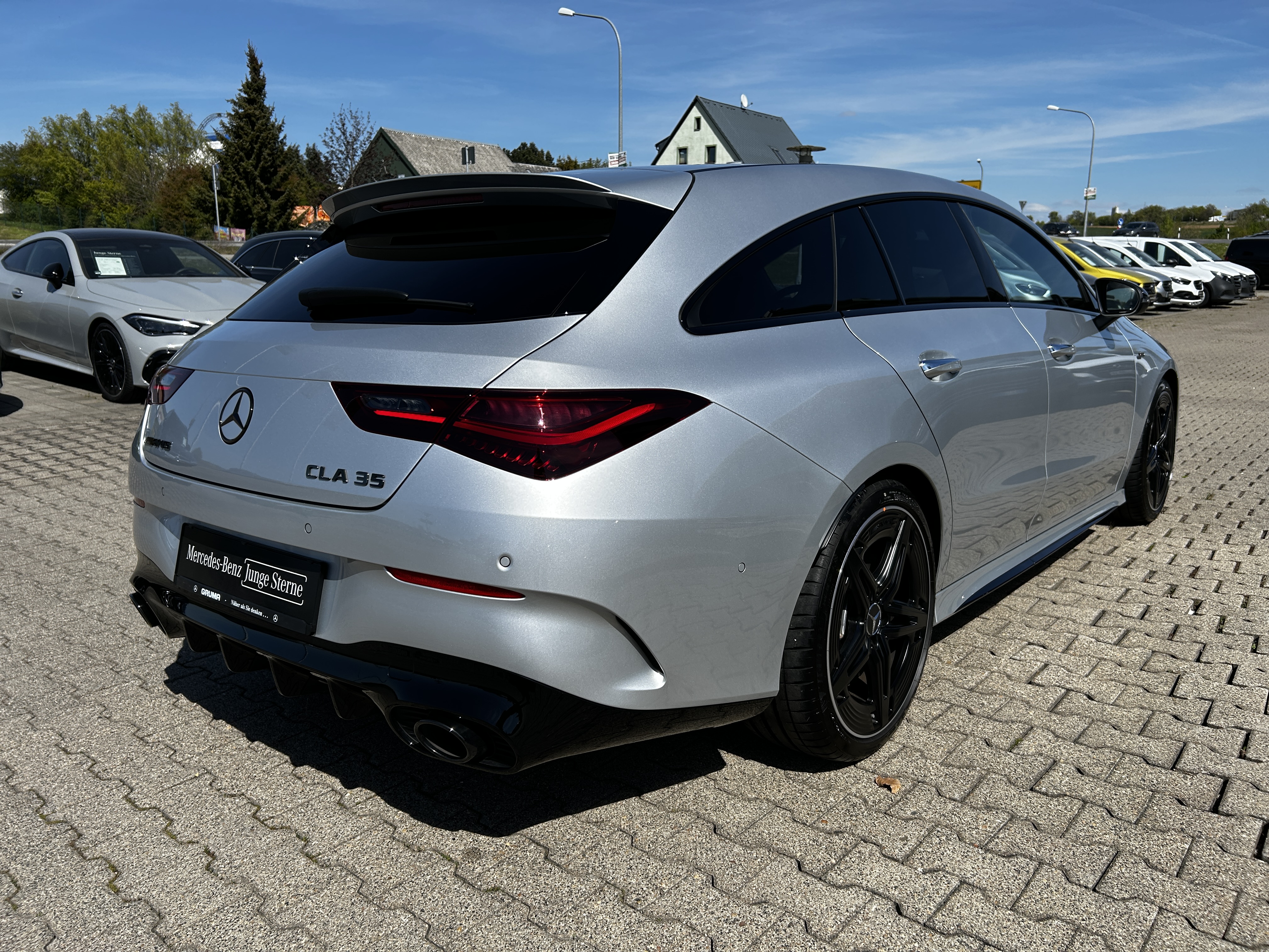 Mercedes-Benz CLA 35 AMG Shooting Brake Mercedes-AMG CLA 35 4M SB