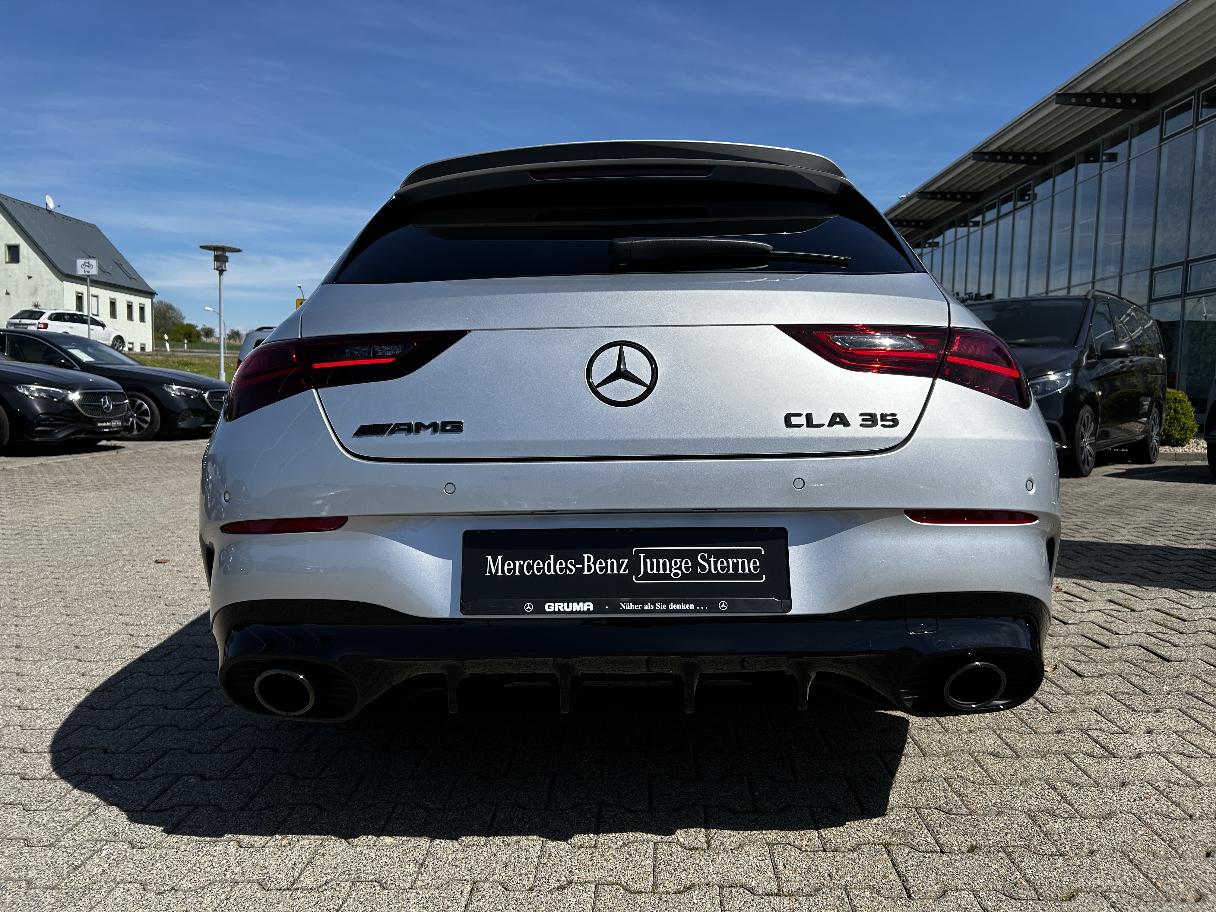 Mercedes-Benz CLA 35 AMG Shooting Brake Mercedes-AMG CLA 35 4M SB