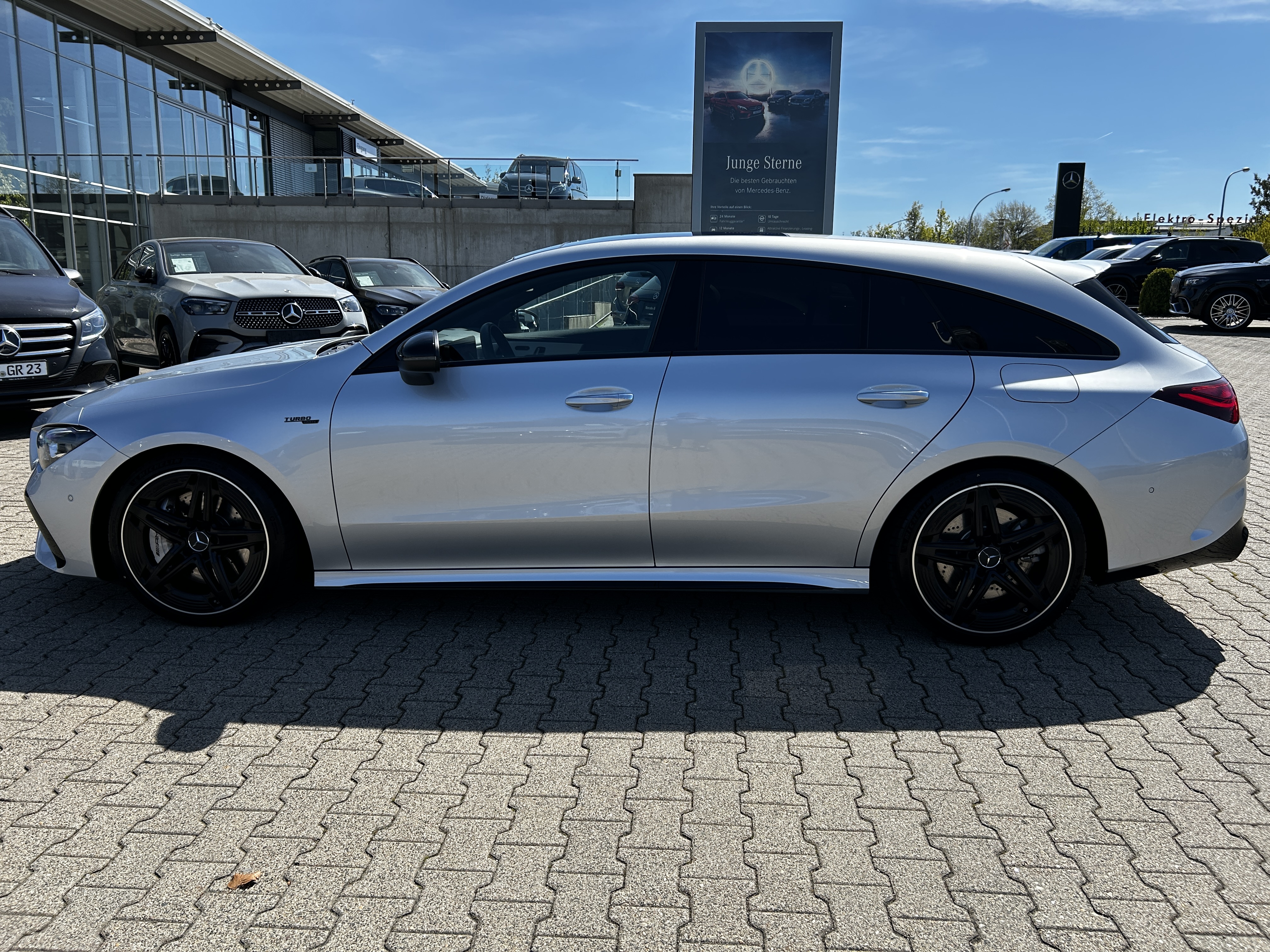 Mercedes-Benz CLA 35 AMG Shooting Brake Mercedes-AMG CLA 35 4M SB